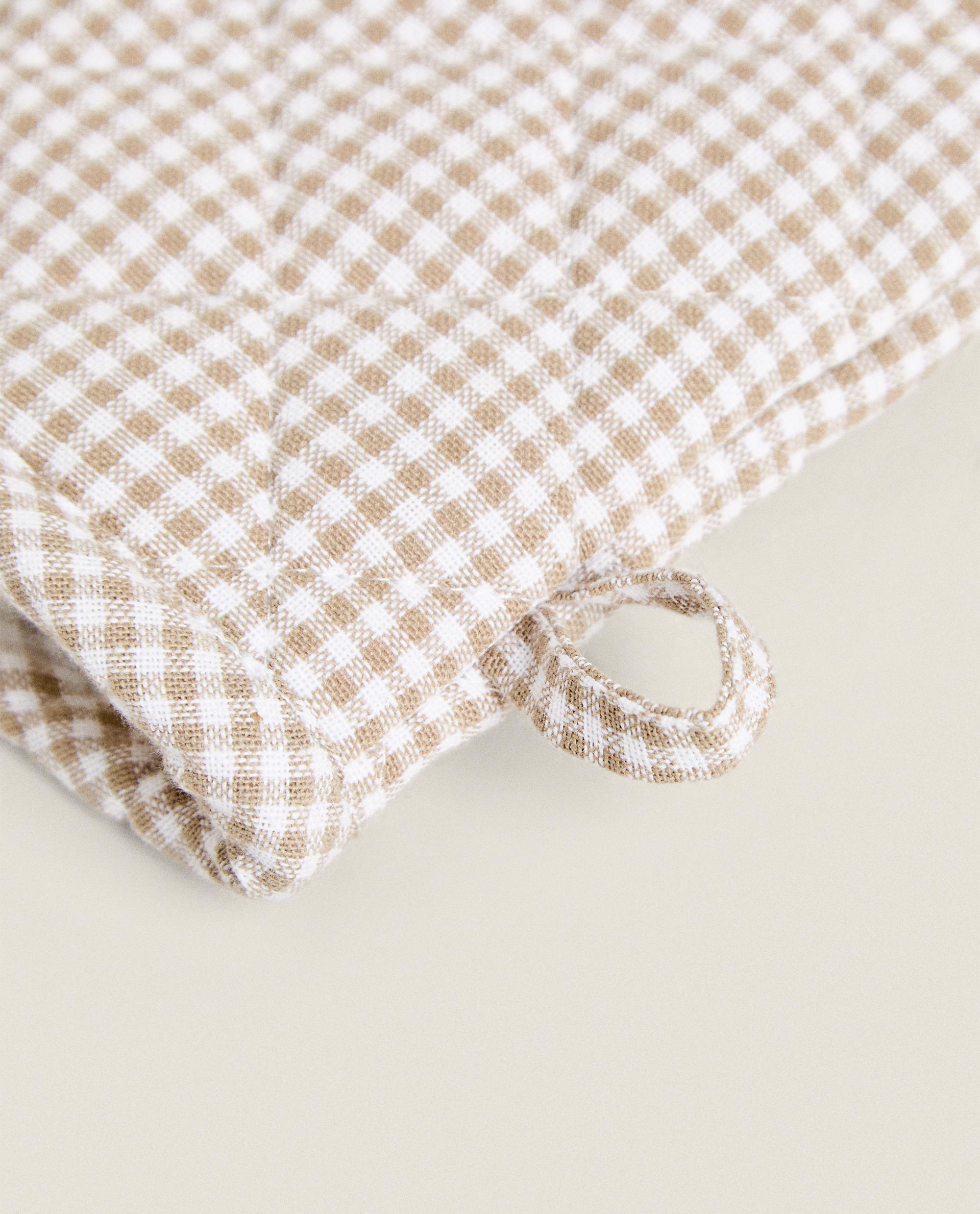 GINGHAM OVEN GLOVE product thumbnail 2