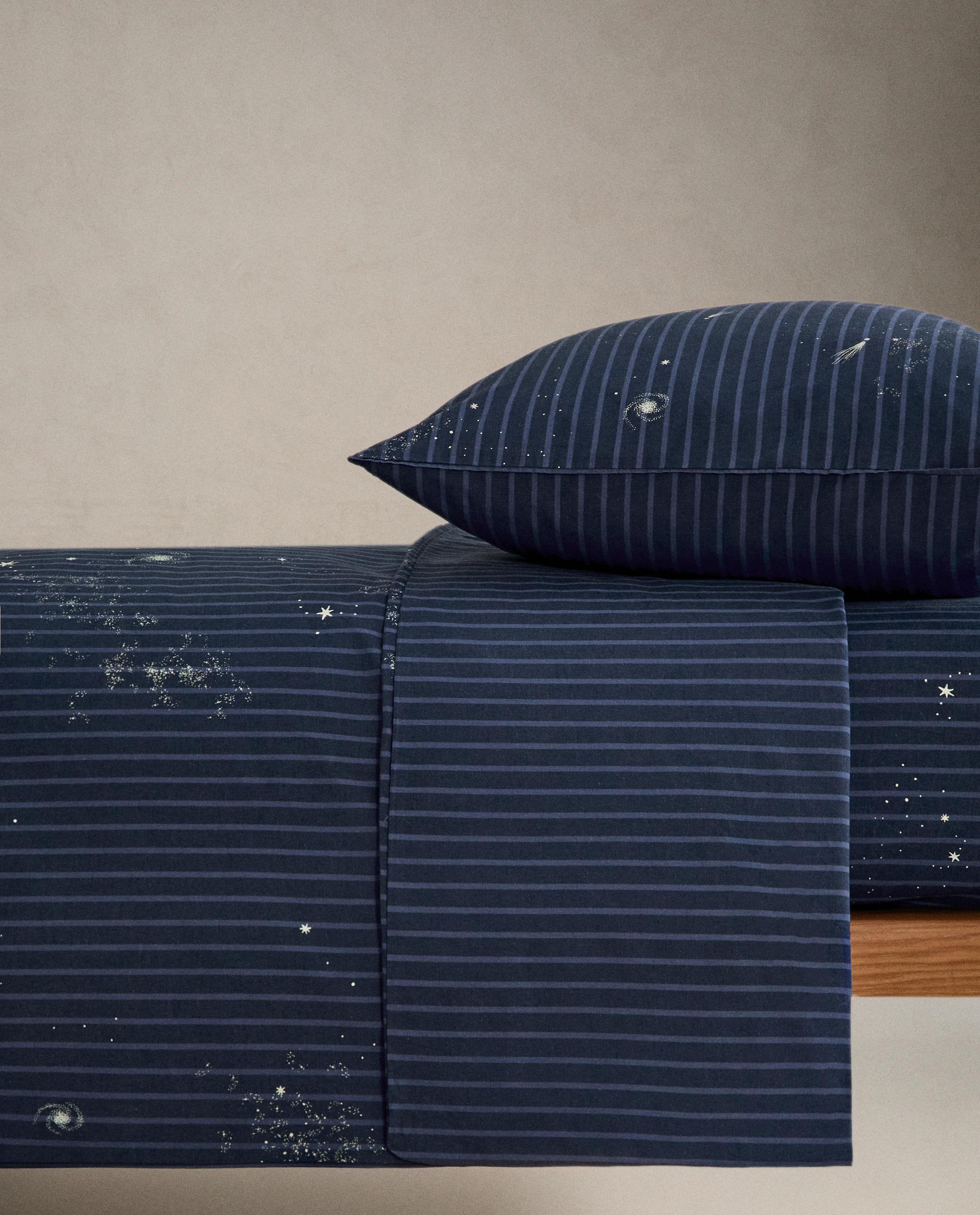 CHILDREN'S STRIPED SPACE FITTED SHEET product thumbnail 2