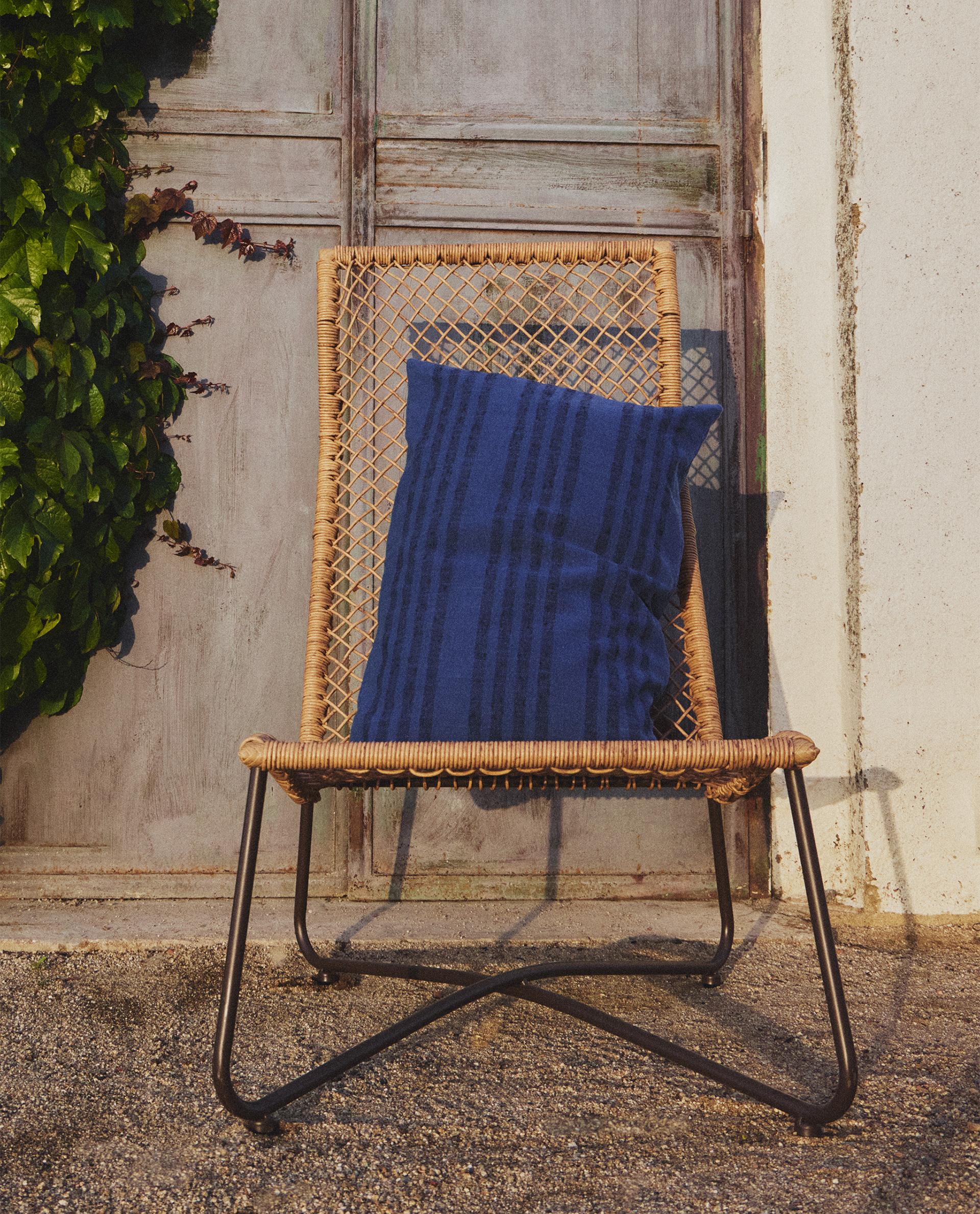 MESH CHAIR