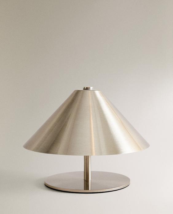 Cordless Iron Table Lamp: USB Rechargeable Minimalist Design