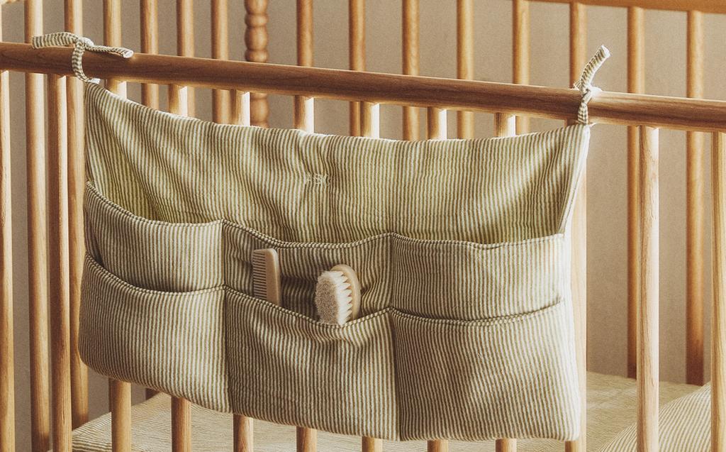 STRIPED MUSLIN HANGING ORGANISER STRIPED MUSLIN HANGING ORGANISER
