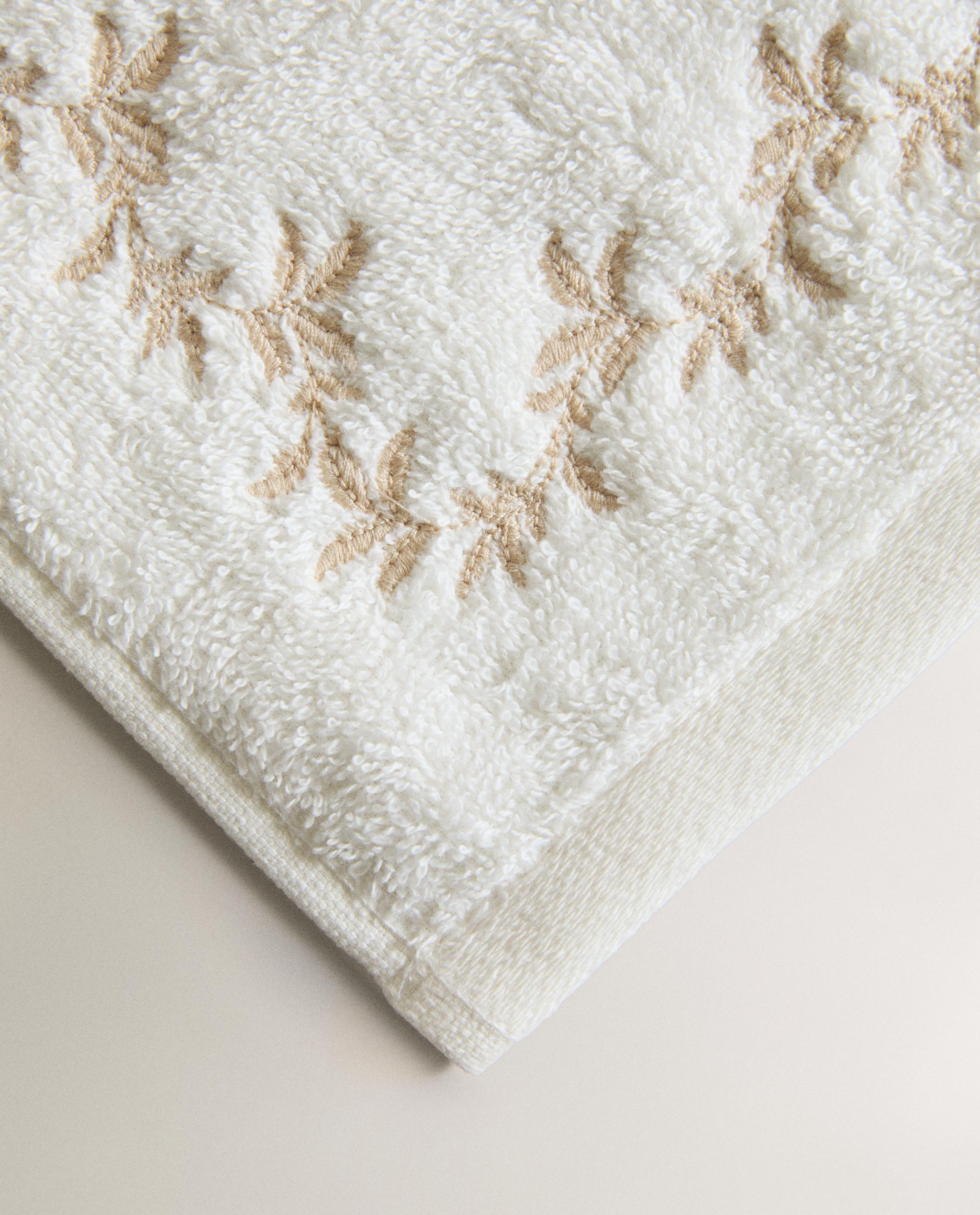 PLANT EMBROIDERY BATH TOWEL product thumbnail 14