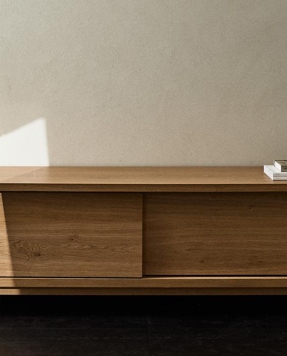 SIDEBOARD 01