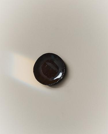 STONEWARE MINI PLATE WITH RAISED DESIGN