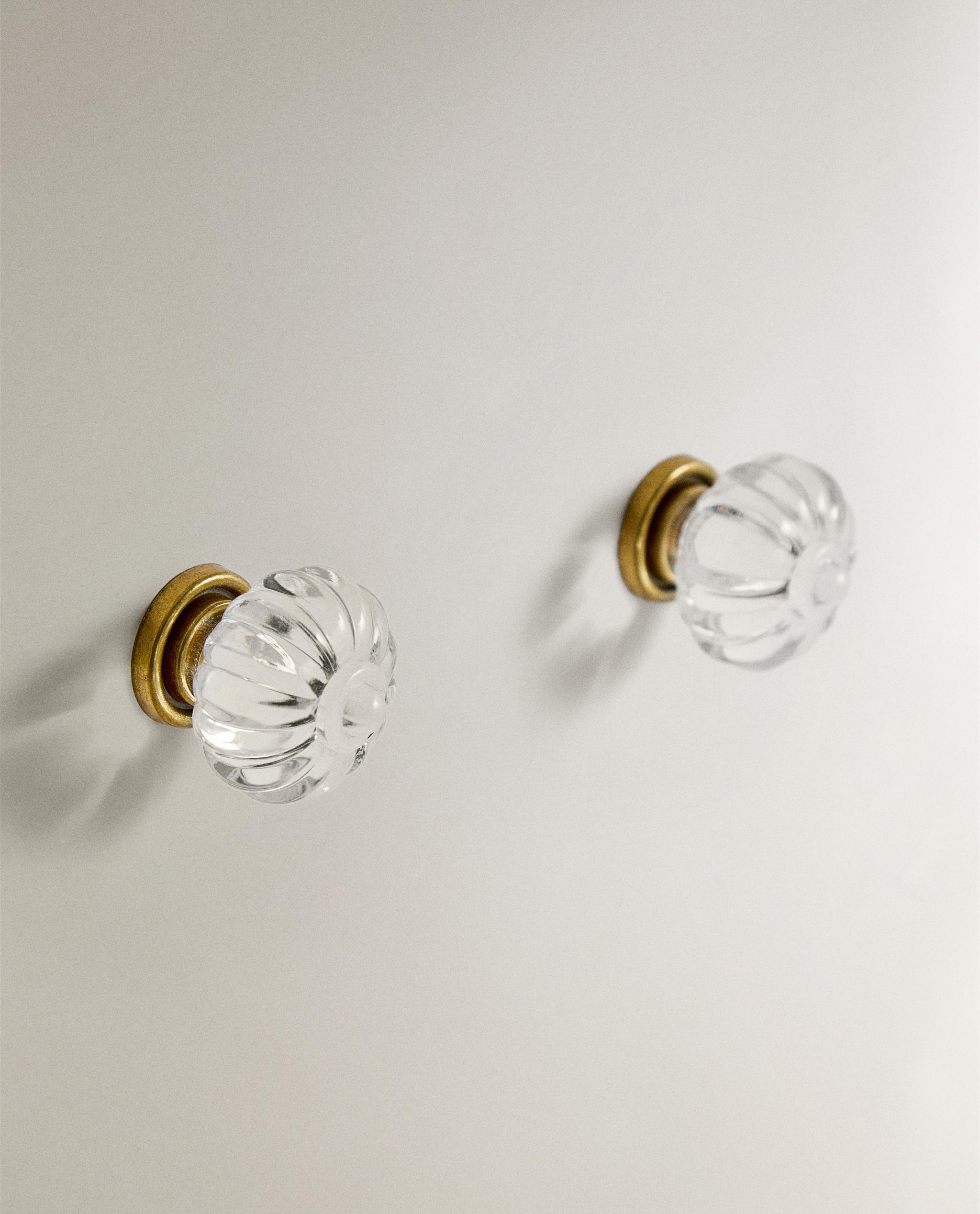 PACK OF ACRYLIC FLOWER DOOR KNOBS (PACK OF 2) product thumbnail 4