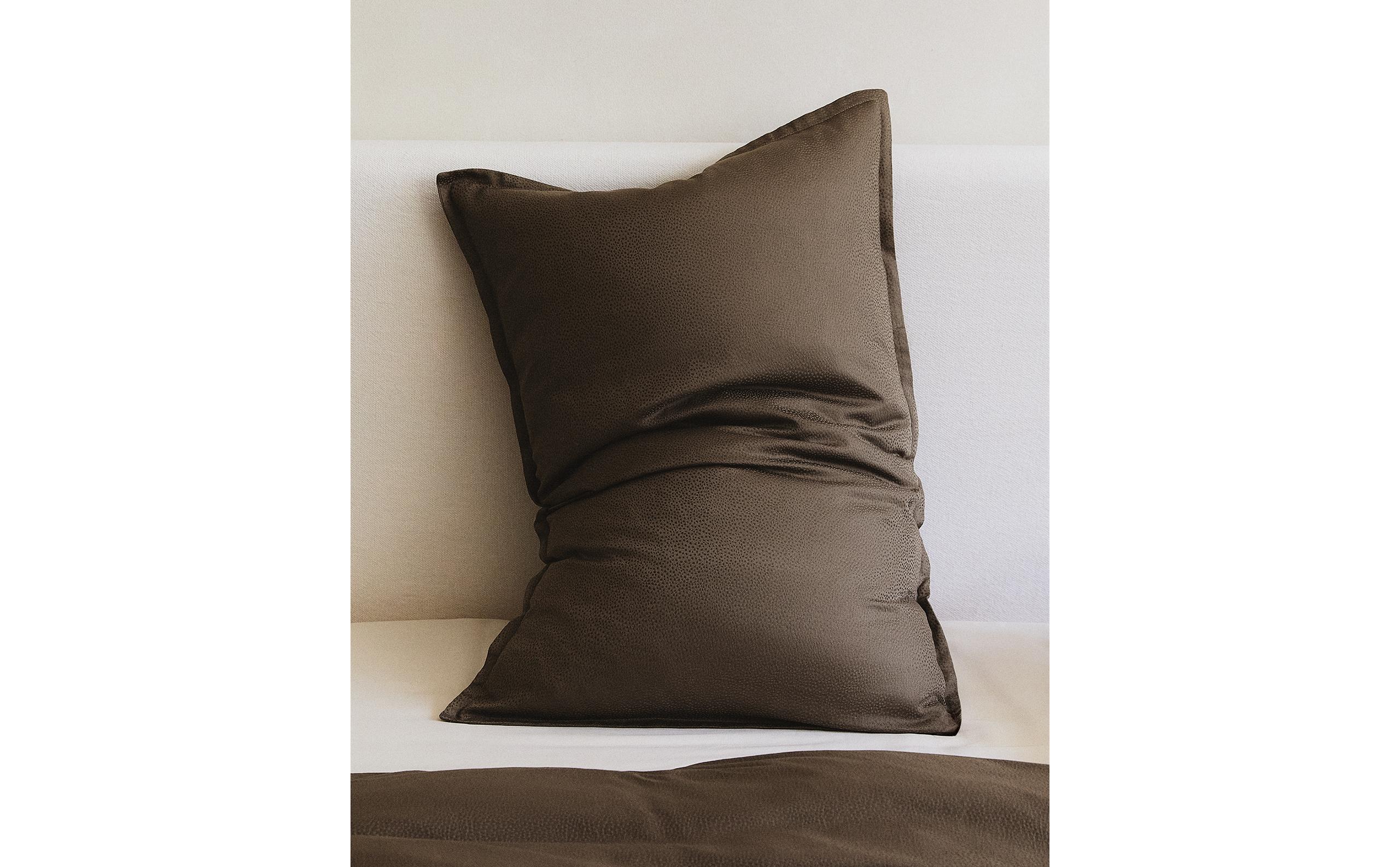 SATEEN JACQUARD PILLOWCASE (300 THREAD COUNT) product thumbnail 8
