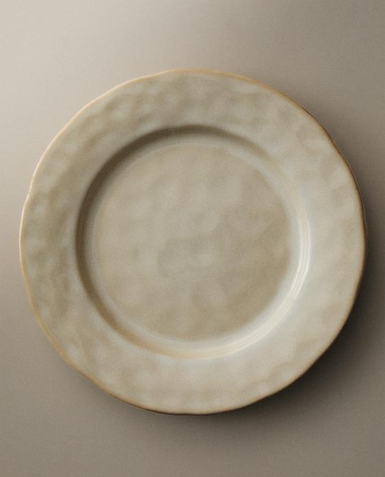 STONEWARE DINNER PLATE WITH IRREGULAR EDGE STONEWARE DINNER PLATE WITH IRREGULAR EDGE