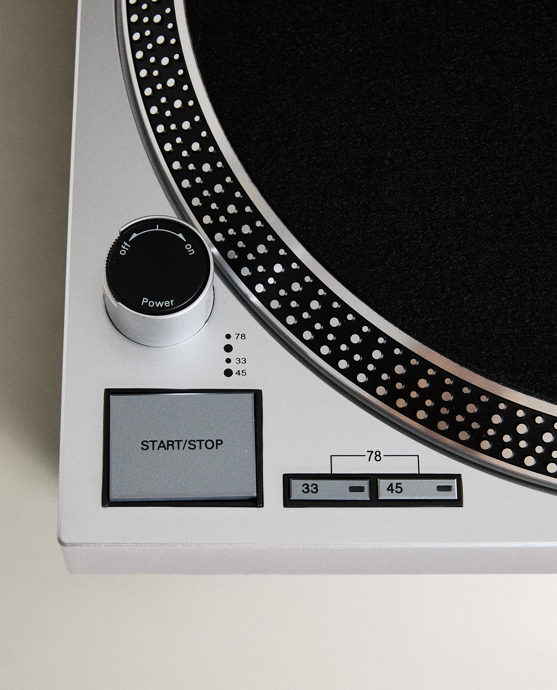 AUDIO TECHNICA TURNTABLE