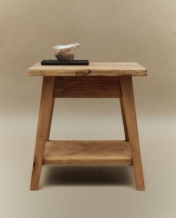 NACHTTISCH AUS HOLZ NACHTTISCH AUS HOLZ