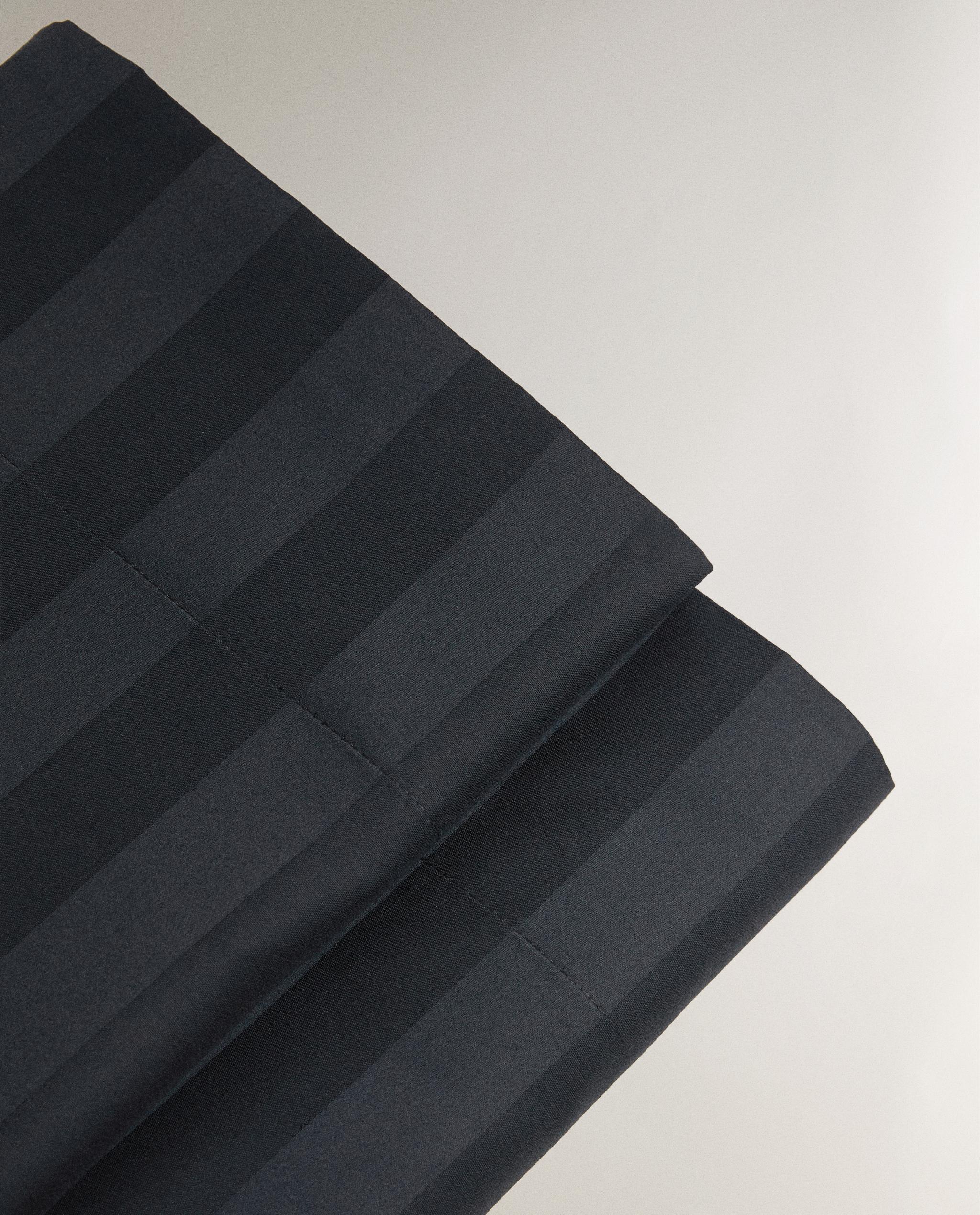 STRIPED SATEEN FLAT SHEET (500 THREAD COUNT) product thumbnail 3
