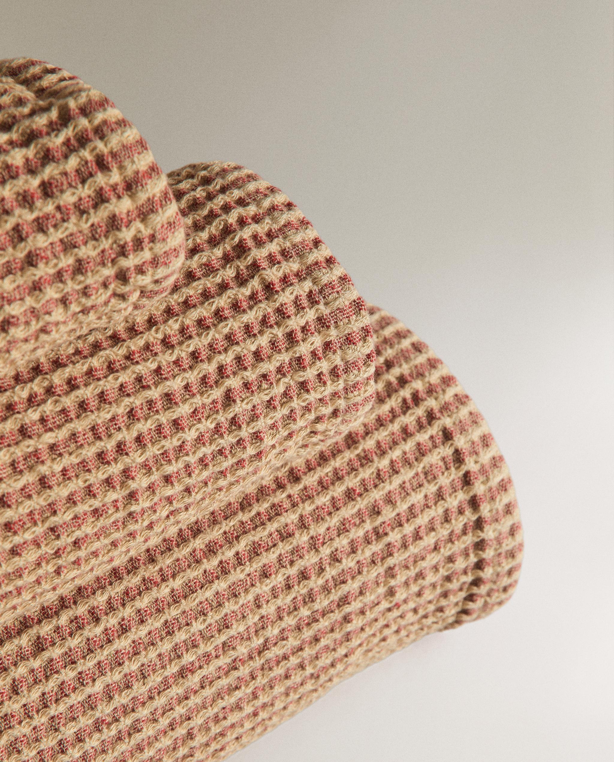 COLOURED WAFFLE-KNIT BATH TOWEL product thumbnail 5