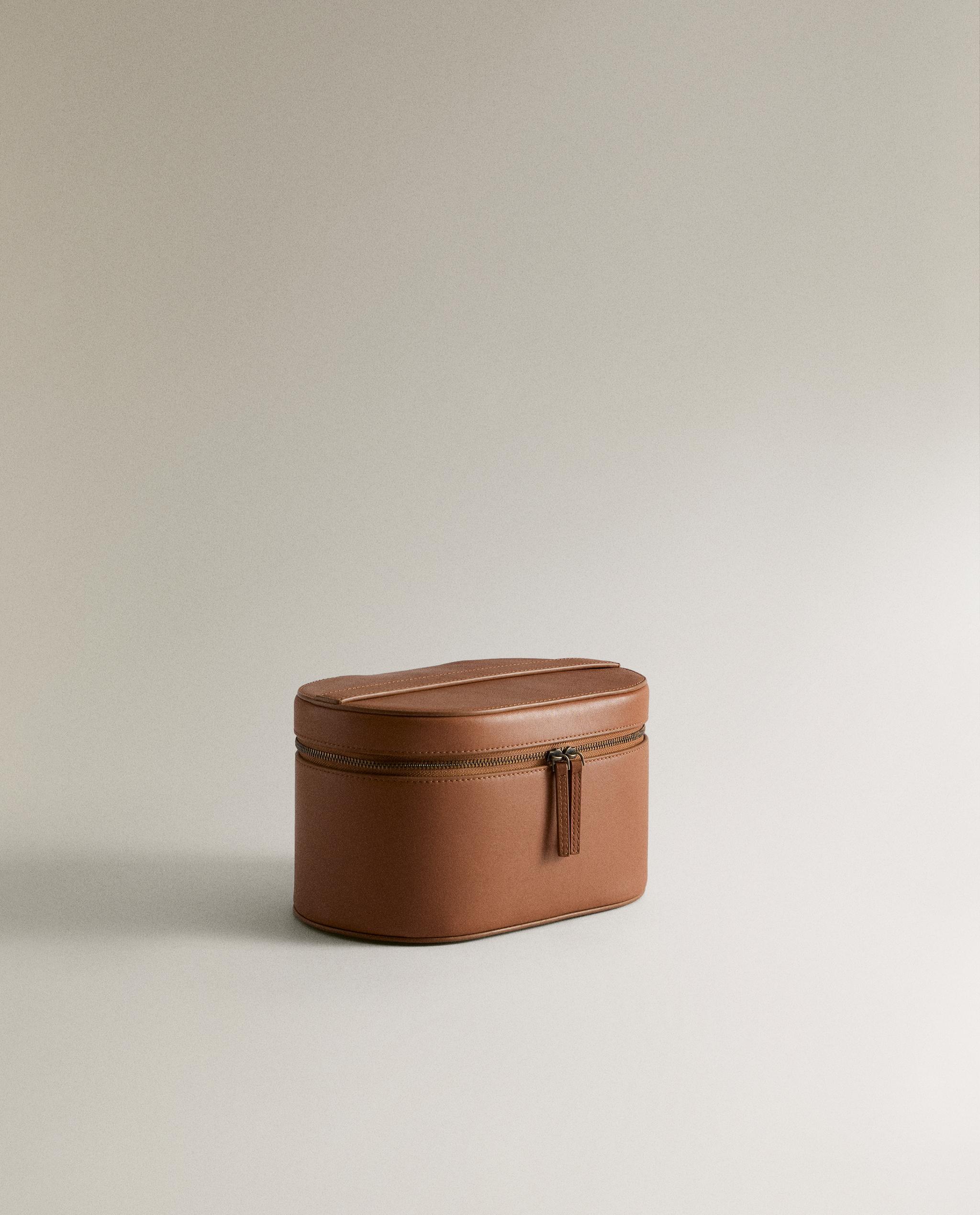SMALL RIGID LEATHER TOILETRY BAG product thumbnail 13
