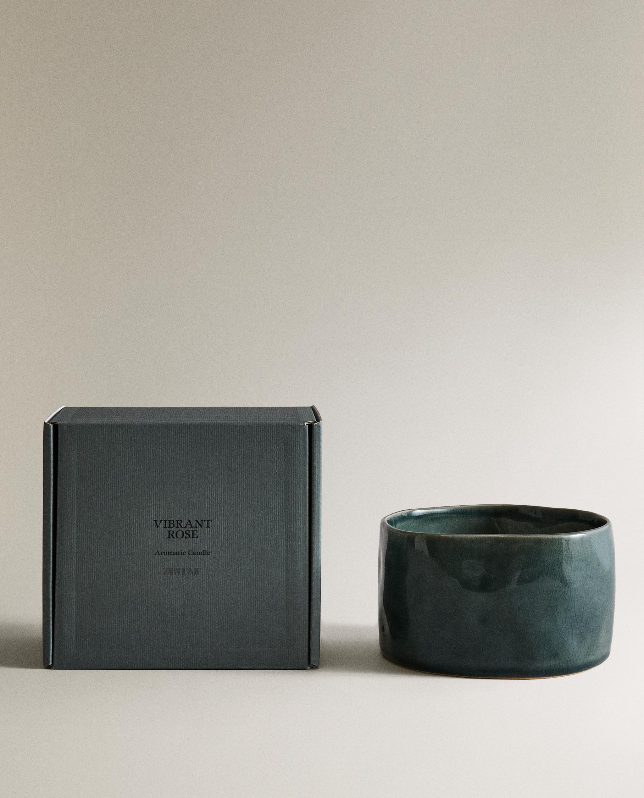 (150 G) VIBRANT ROSE SCENTED CANDLE