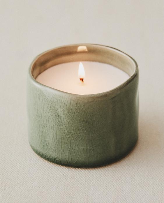 (150 G) PURE GARDENIA SCENTED CANDLE