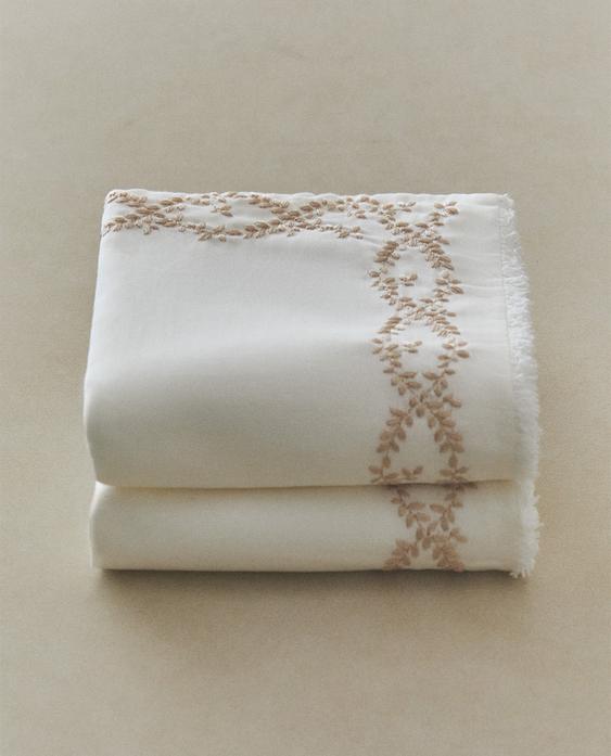 PACK OF GUEST TOWELS WITH PLANT EMBROIDERY (PACK OF 2) PACK OF GUEST TOWELS WITH PLANT EMBROIDERY (PACK OF 2)