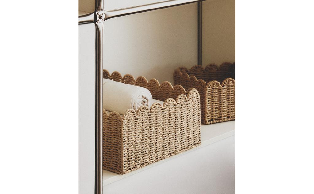 SMALL SCALLOPED BASKET SMALL SCALLOPED BASKET