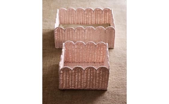 سلة صغيرة متموجة