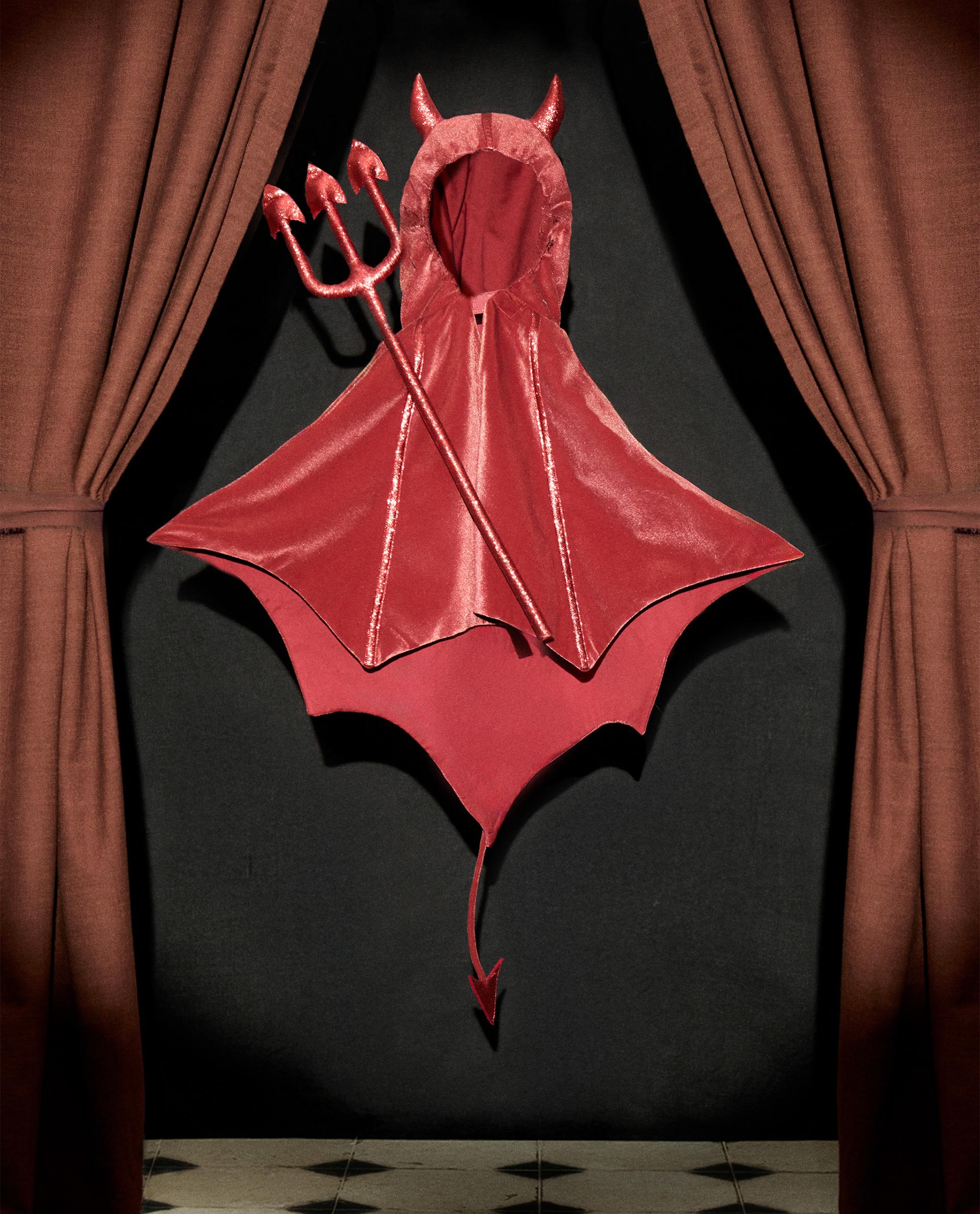 CHILDREN'S CAPE AND TRIDENT DEVIL COSTUME | Zara Home United