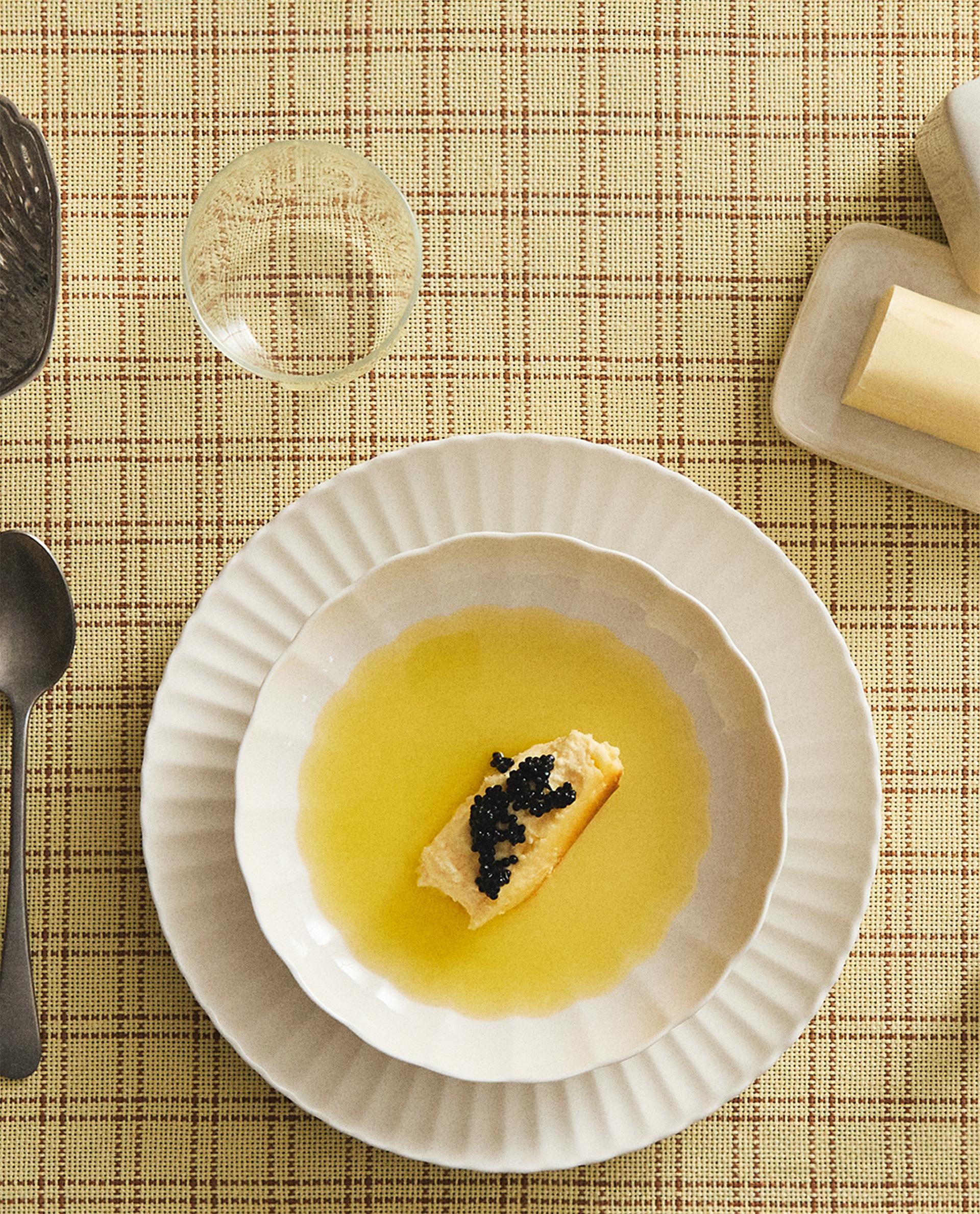 CERAMIC DINNER SET AND TABLE LINEN Zara Home UAE DUBAI/SHARJAH/AJMAN/UAQ/FUJAIRAH