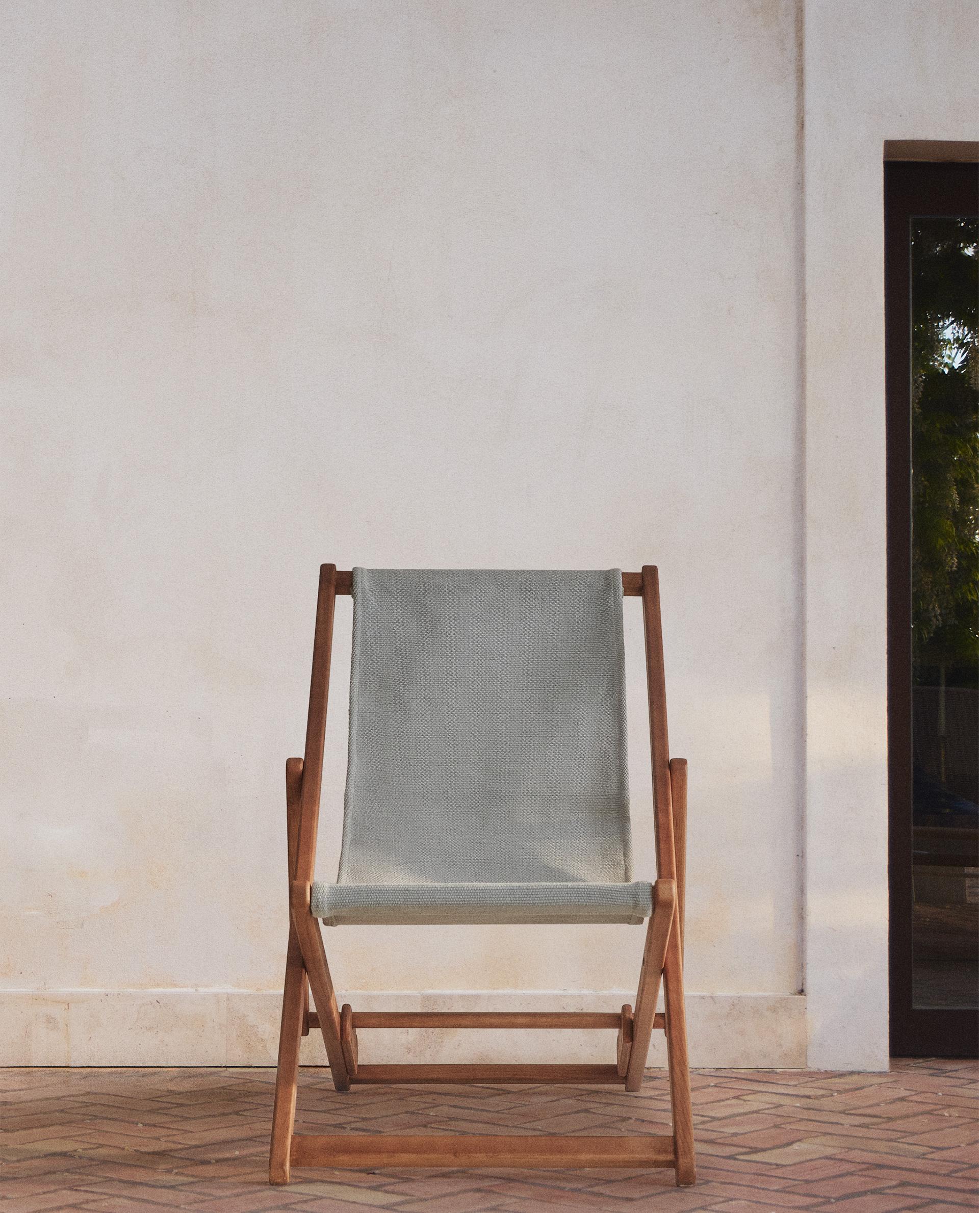 FOLDING LOUNGER CHAIR