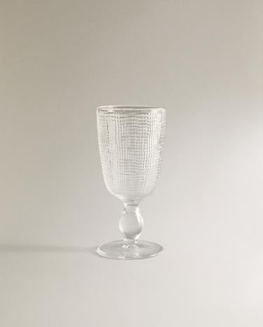 RAISED DESIGN WINE GLASS