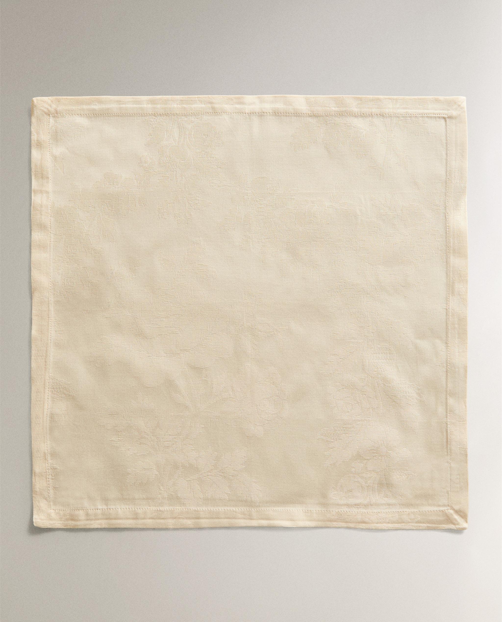 SET OF JACQUARD NAPKINS WITH ROSES (SET OF 2) product thumbnail 6
