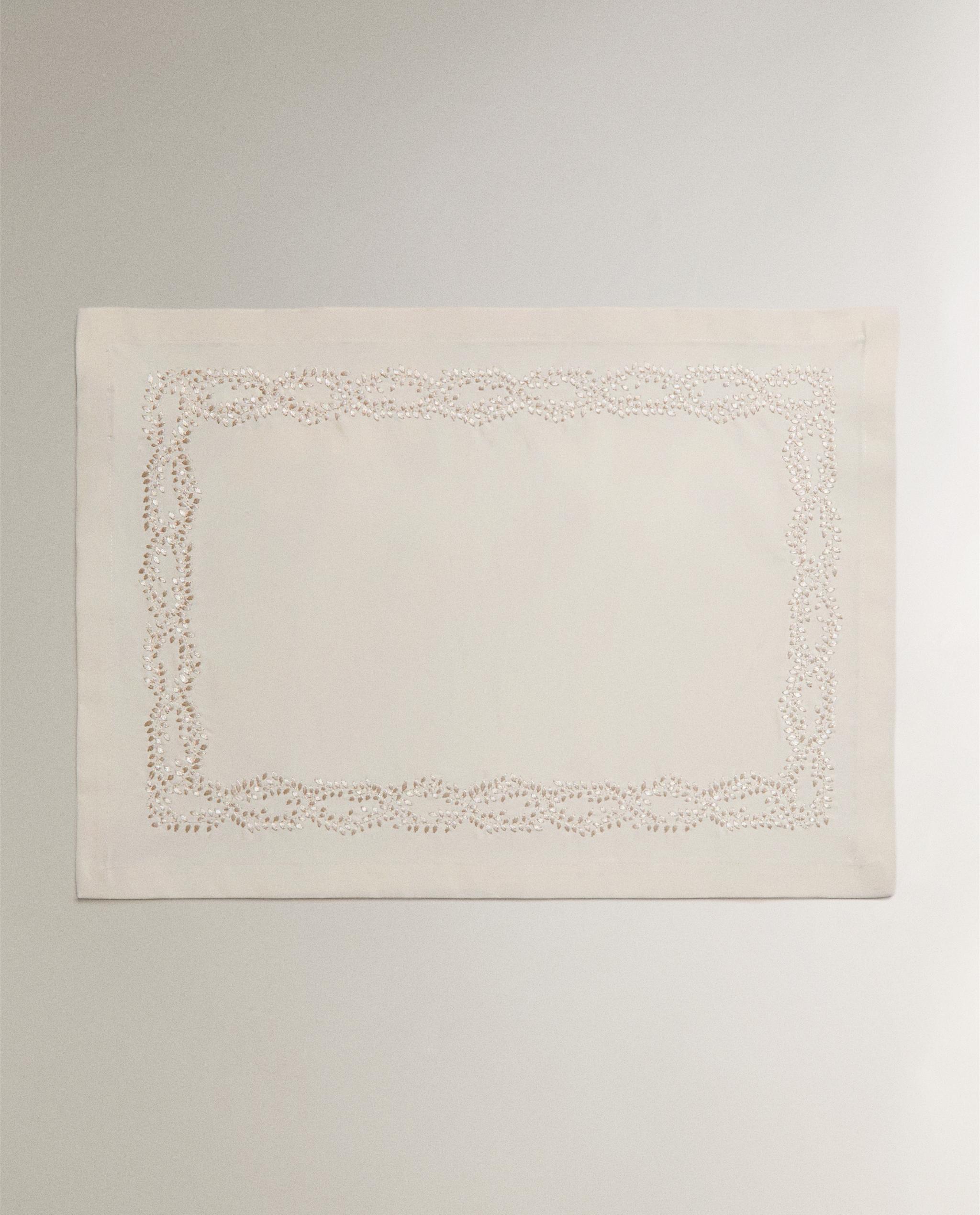 PLACEMAT WITH FLORAL EMBROIDERY product thumbnail 6