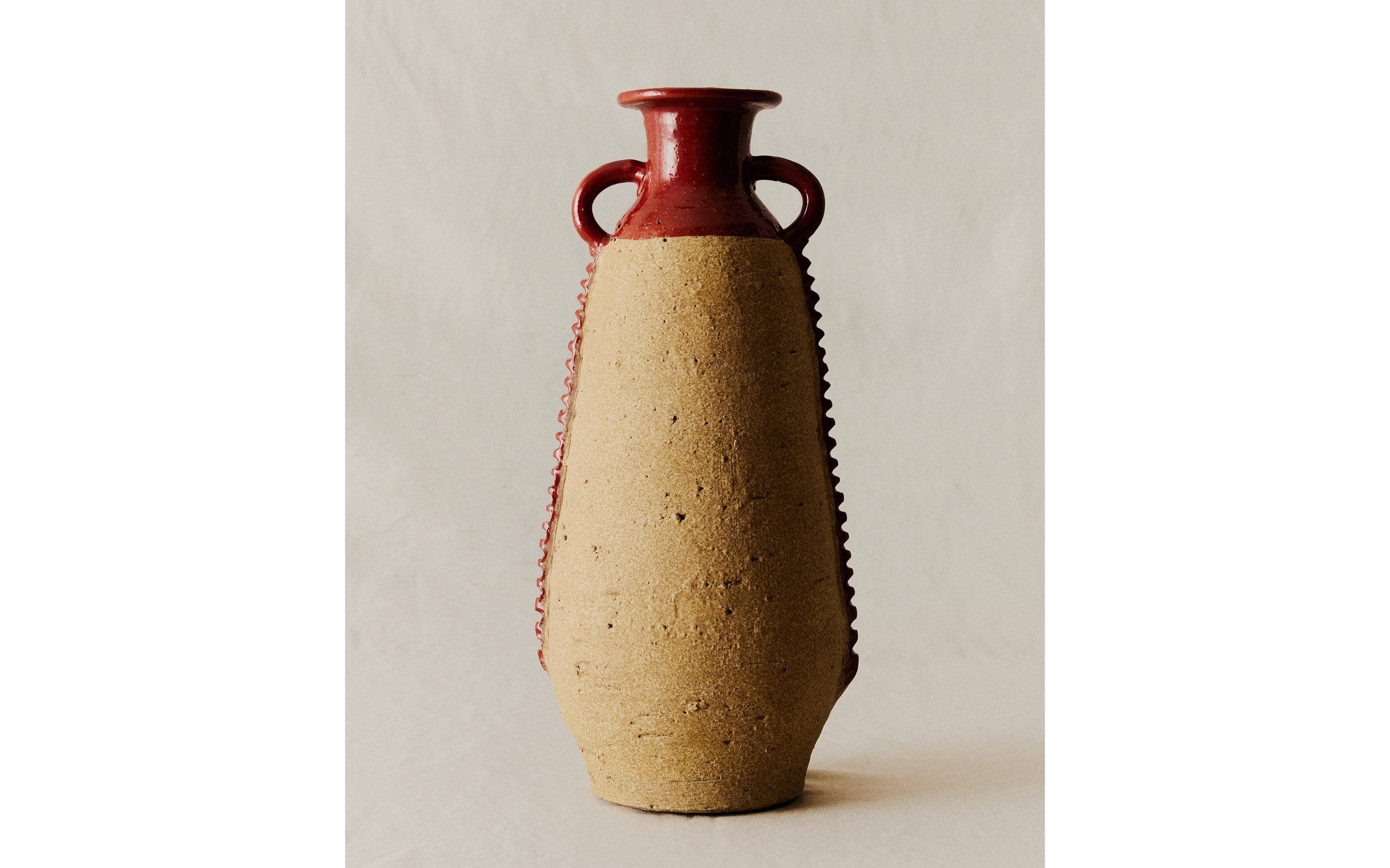 DECORATIVE TERRACOTTA VASE WITH HANDLES product thumbnail 9