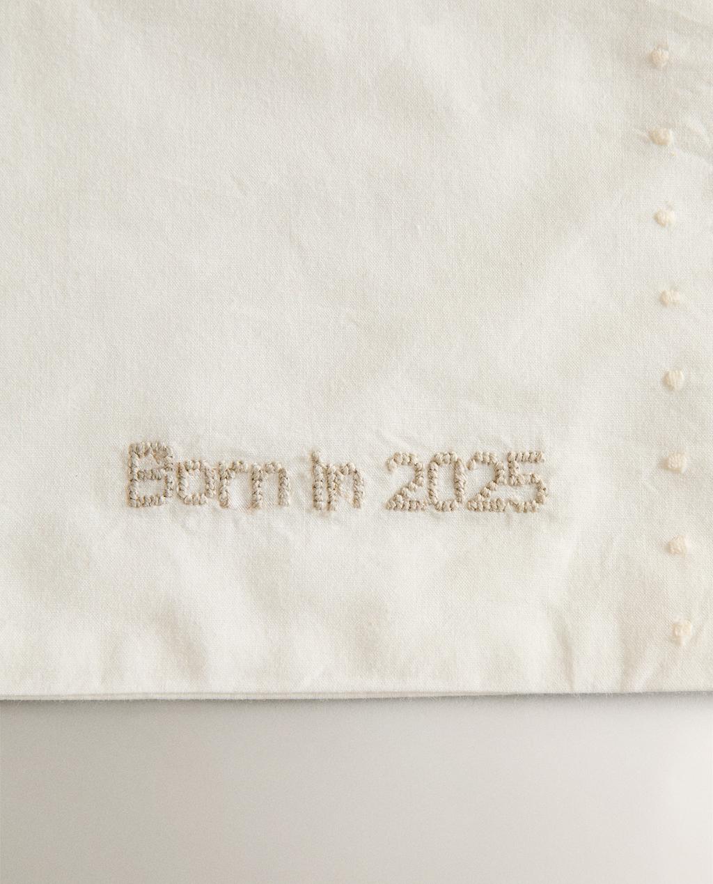 „BORN IN 2025“ VYŠÍVANÁ SÚPRAVA DO DETSKEJ POSTIEĽKY