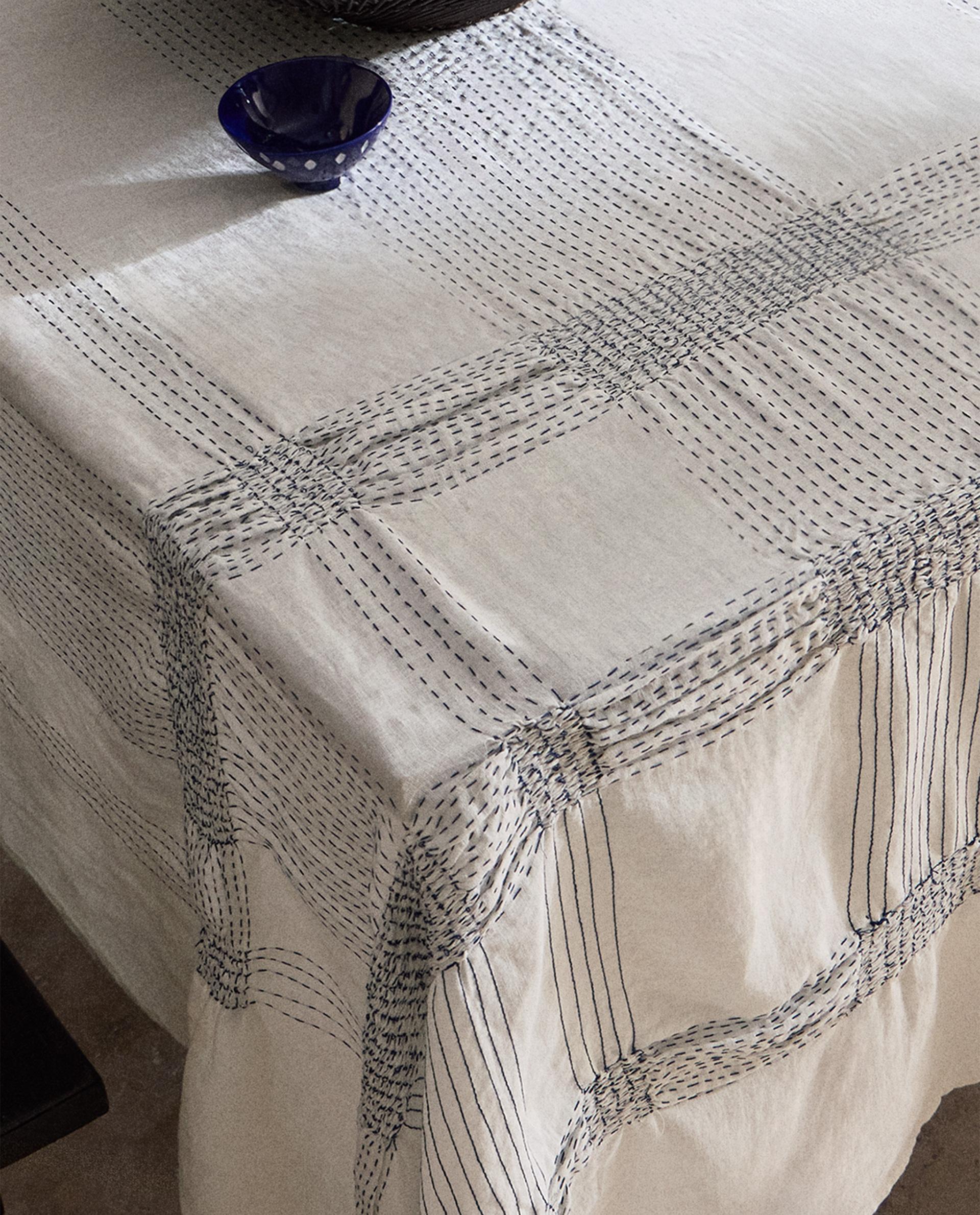 刺繍 リネン テーブルクロス X FANGLU LIN | Zara Home 日本/Japan