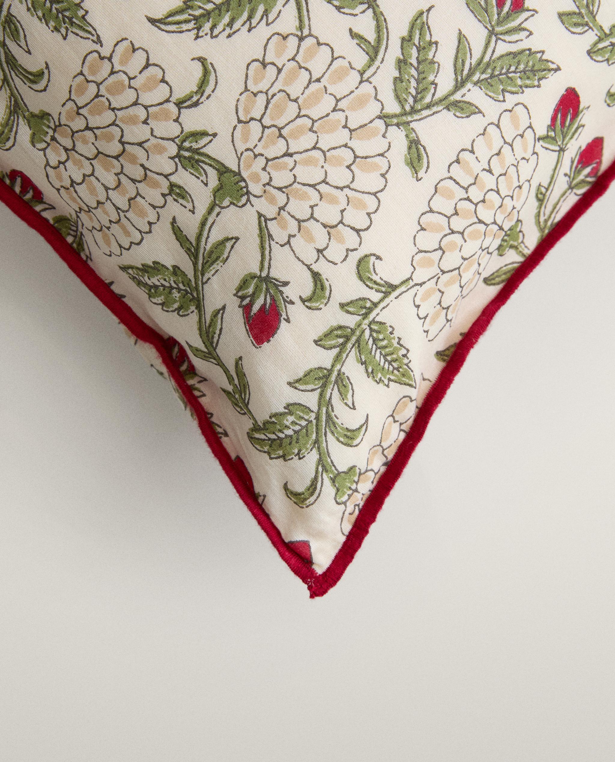 STRAWBERRY FLOWER CUSHION COVER product thumbnail 3