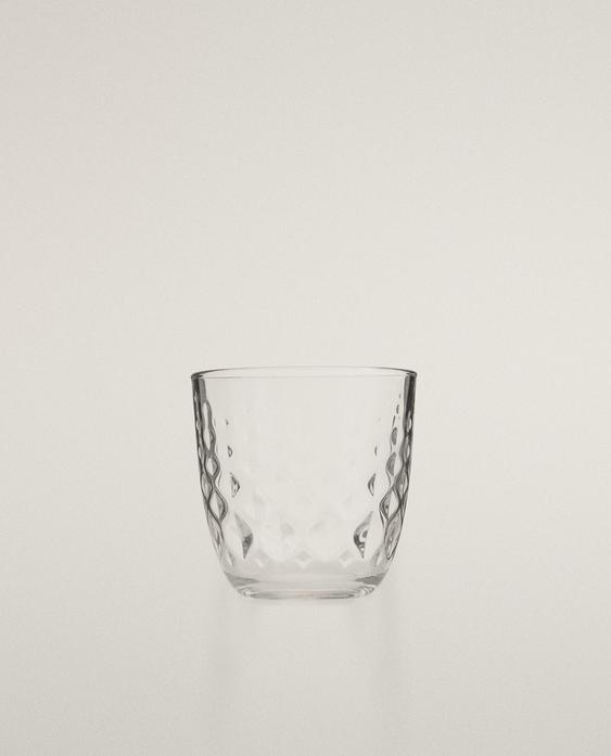 كوب بتصميم بارز