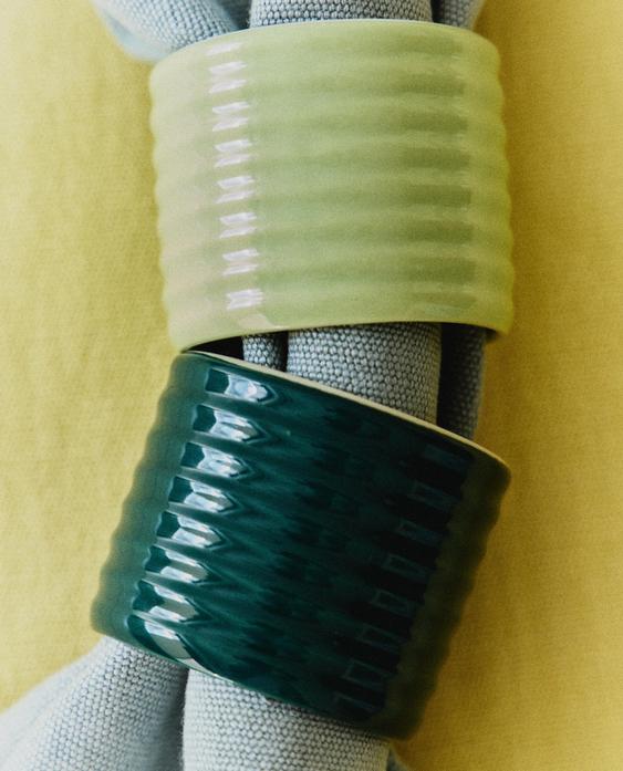 PACK VAN AARDEWERKEN SERVETRINGEN MET RELIËFMOTIEF (4-PACK)