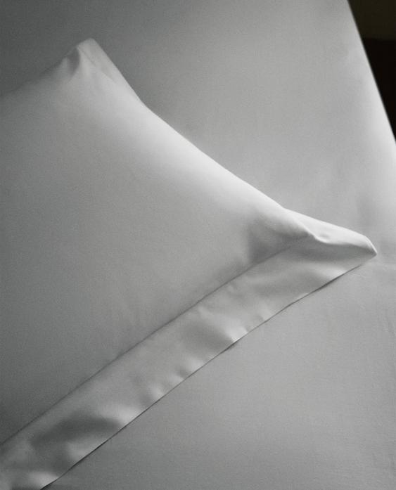 THICK SATEEN PILLOWCASE (300 THREAD COUNT) THICK SATEEN PILLOWCASE (300 THREAD COUNT)