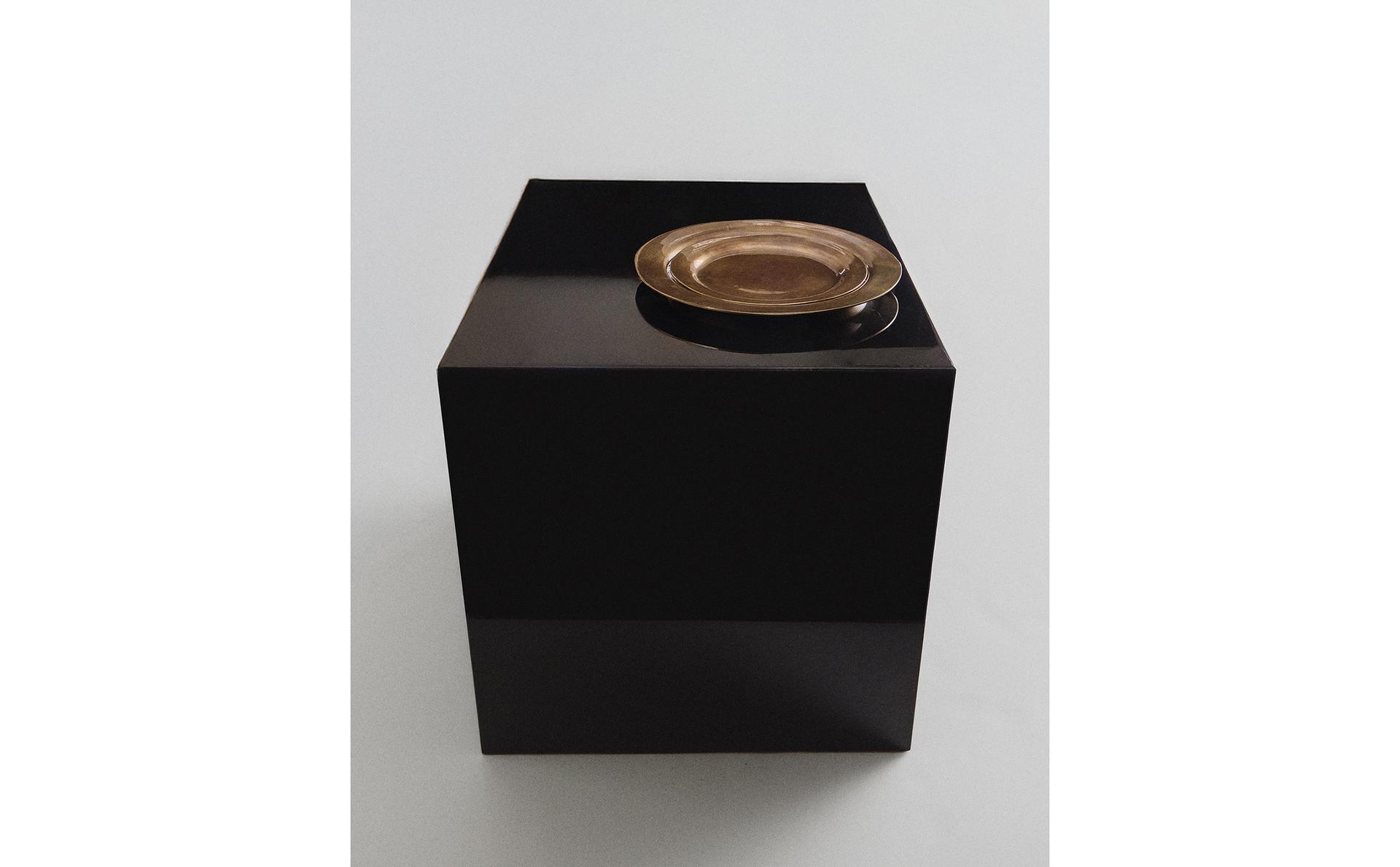 LACKAT SIDOBORD I COLIN KING LACKAT SIDOBORD I COLIN KING