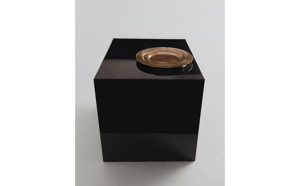 GELAKTE BIJZETTAFEL I COLIN KING GELAKTE BIJZETTAFEL I COLIN KING