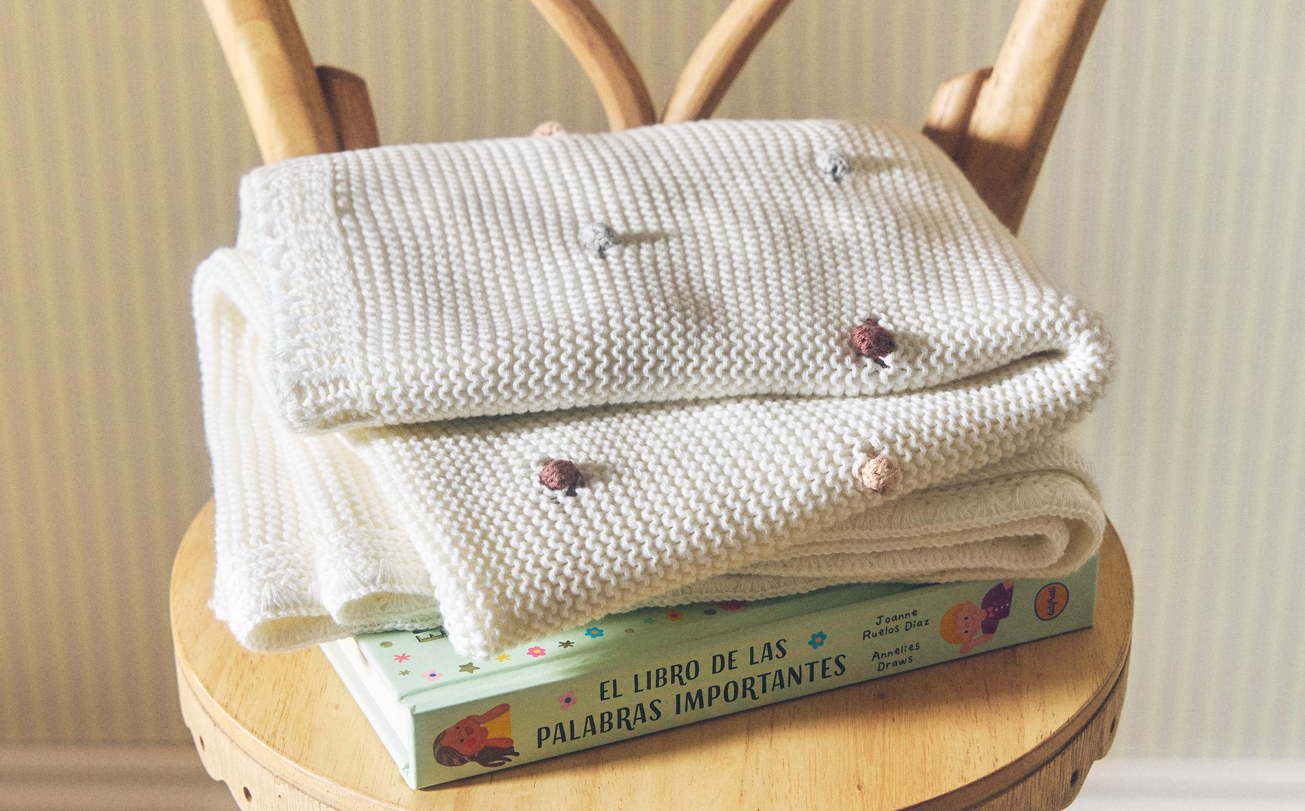 CHILDREN’S KNIT BLANKET