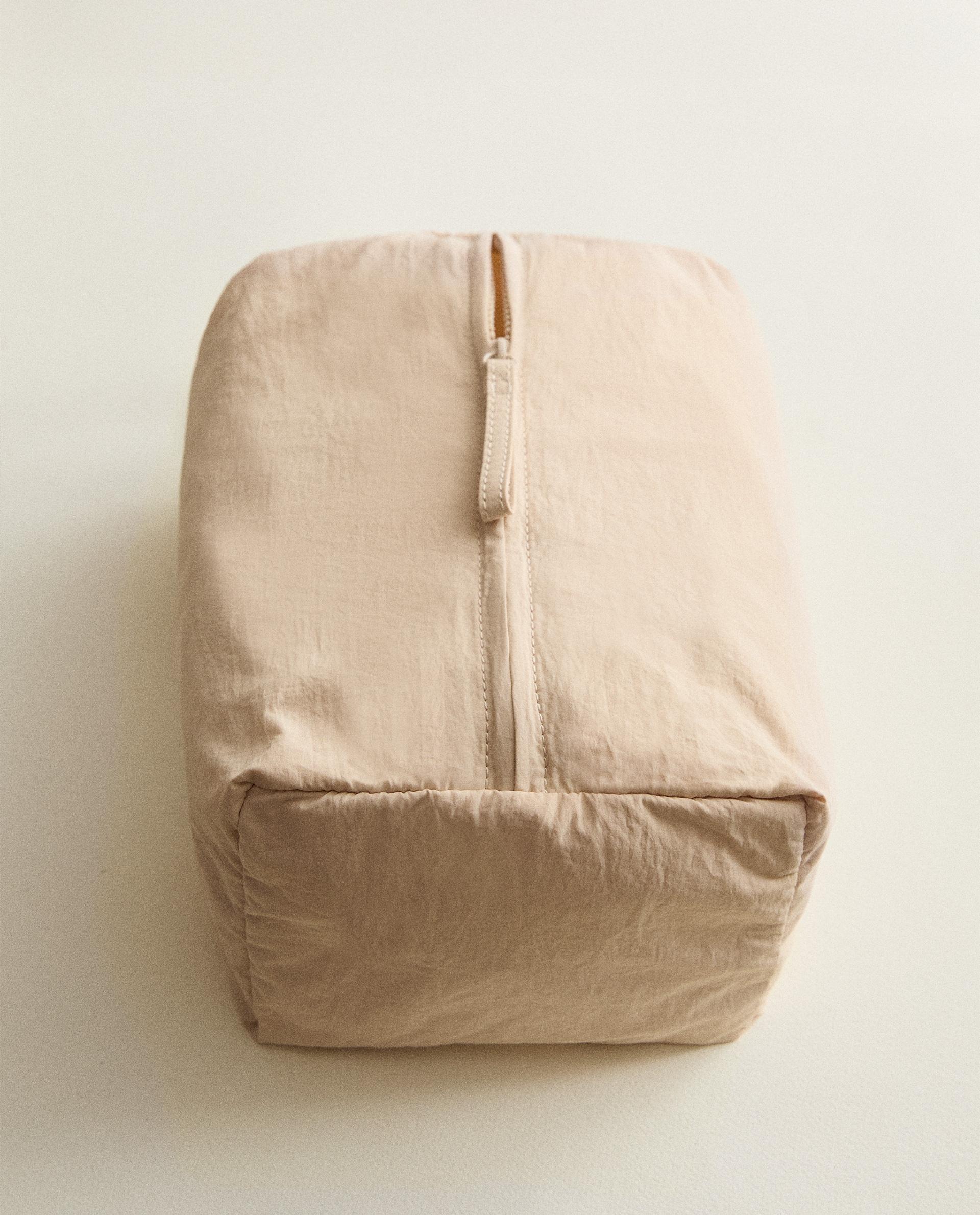 LARGE NYLON WASH BAG | Zara Home België / Belgique