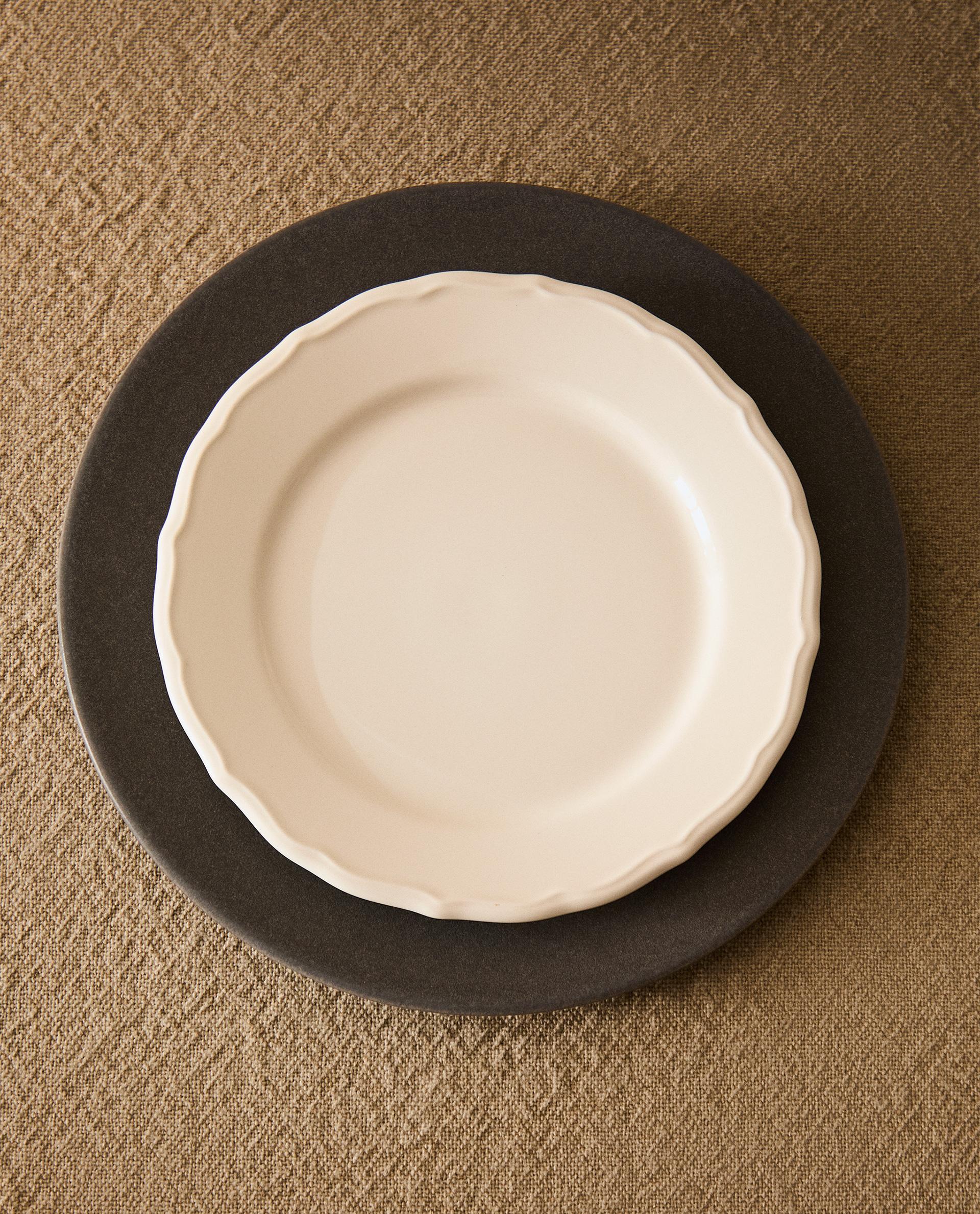 EARTHENWARE DESSERT PLATE WITH RAISED-DESIGN EDGE