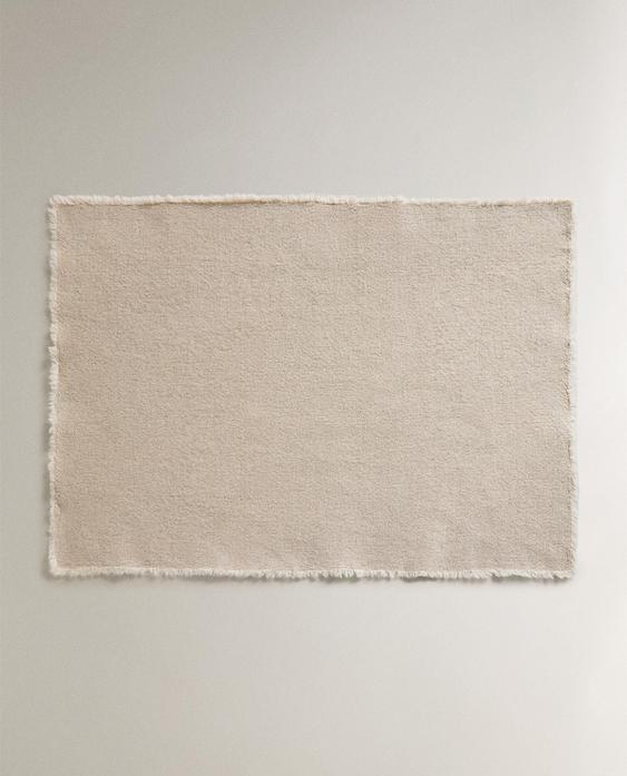 TISCHSET AUS RUSTIKALEM LEINEN TISCHSET AUS RUSTIKALEM LEINEN