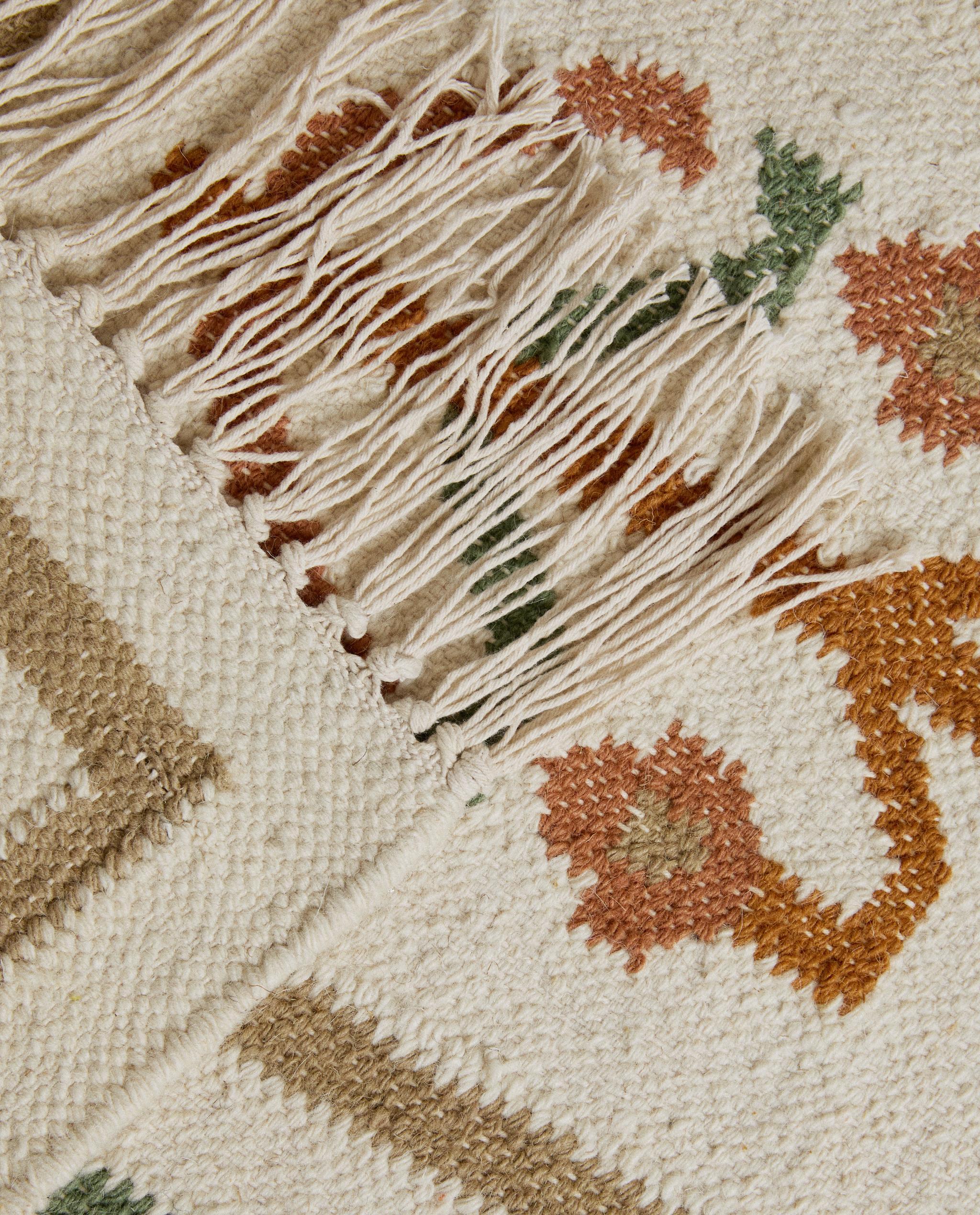 FLORAL WOOL RUG product thumbnail 2