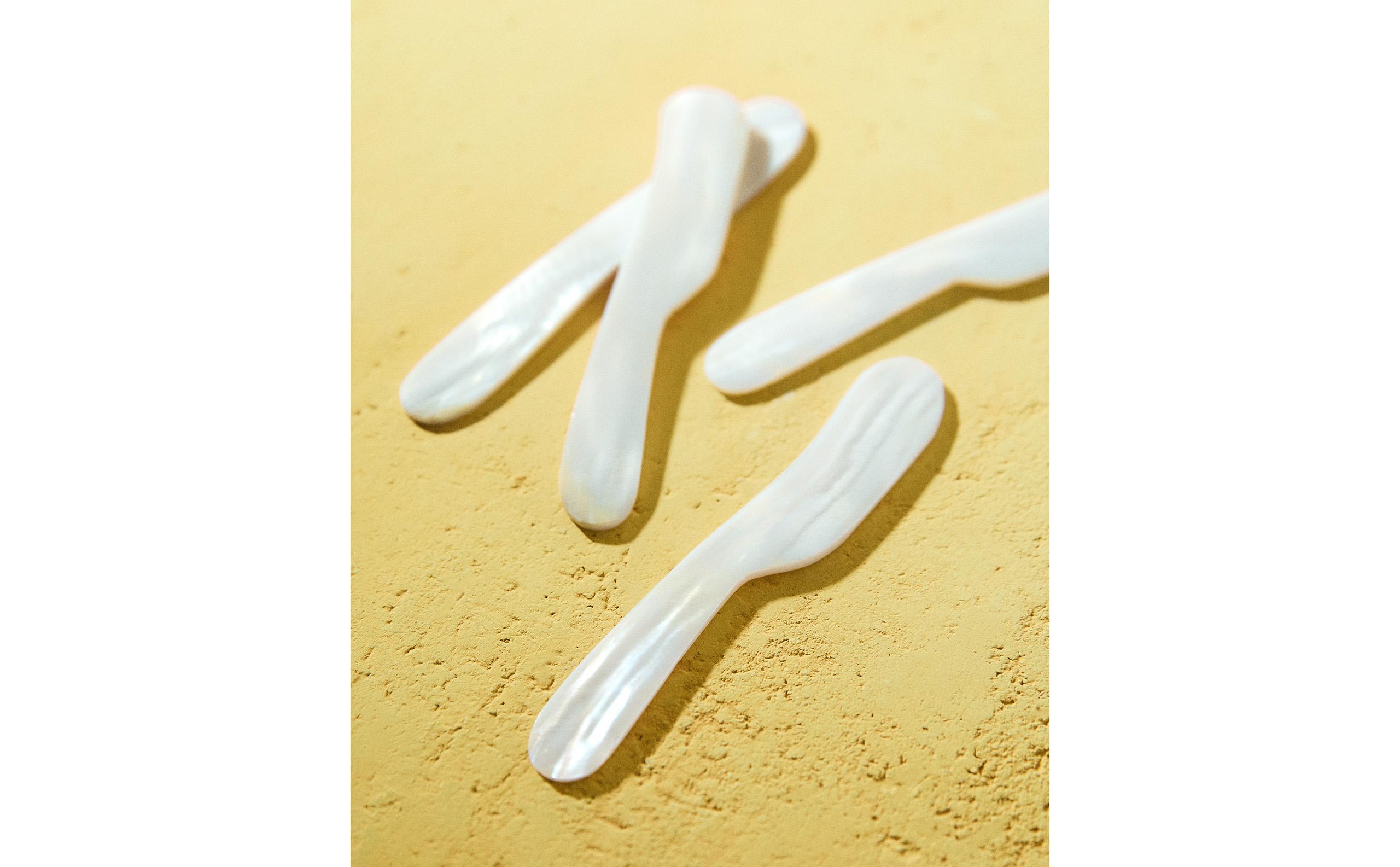 PACK OF MOTHER-OF-PEARL BUTTER KNIVES (PACK OF 4)