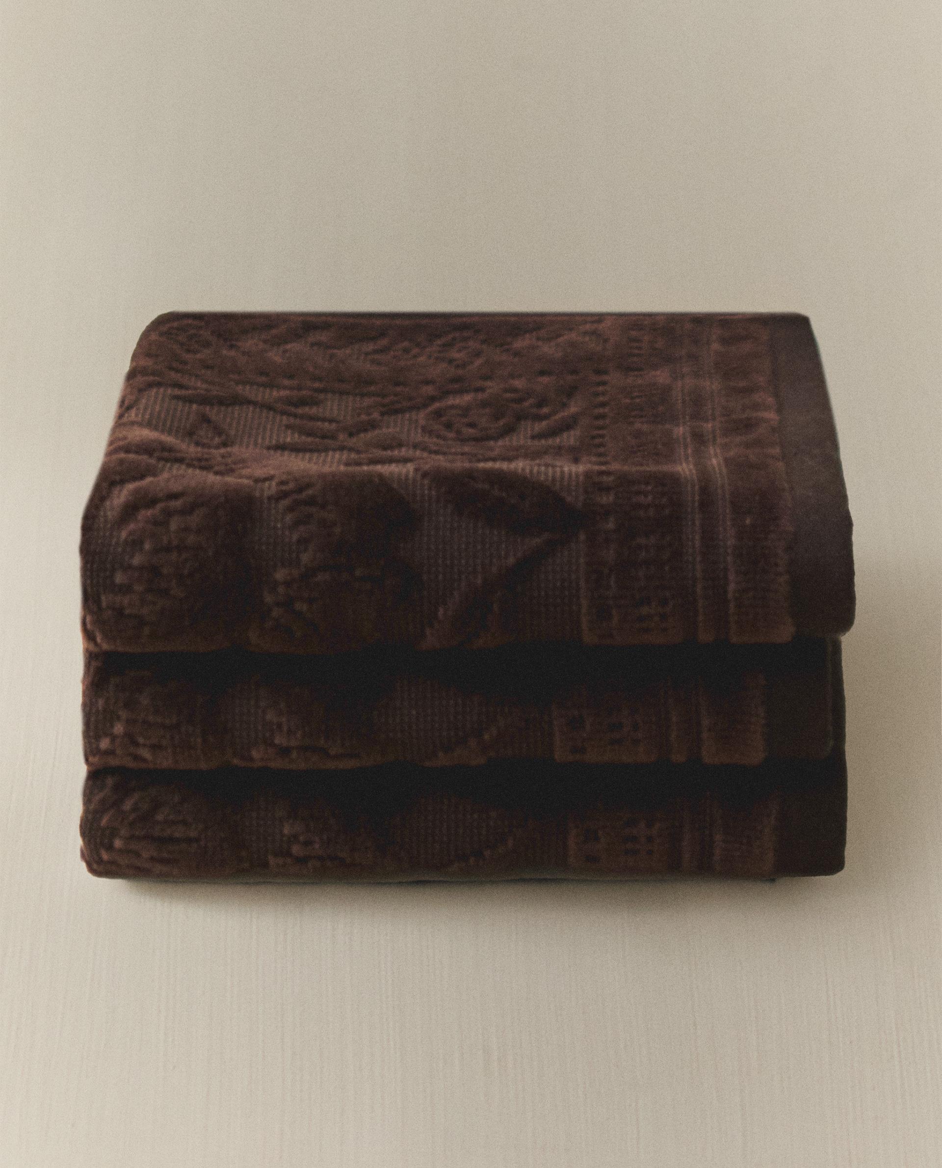 PACK OF VELOUR JACQUARD HAND TOWELS (PACK OF 3) PACK OF VELOUR JACQUARD HAND TOWELS (PACK OF 3)