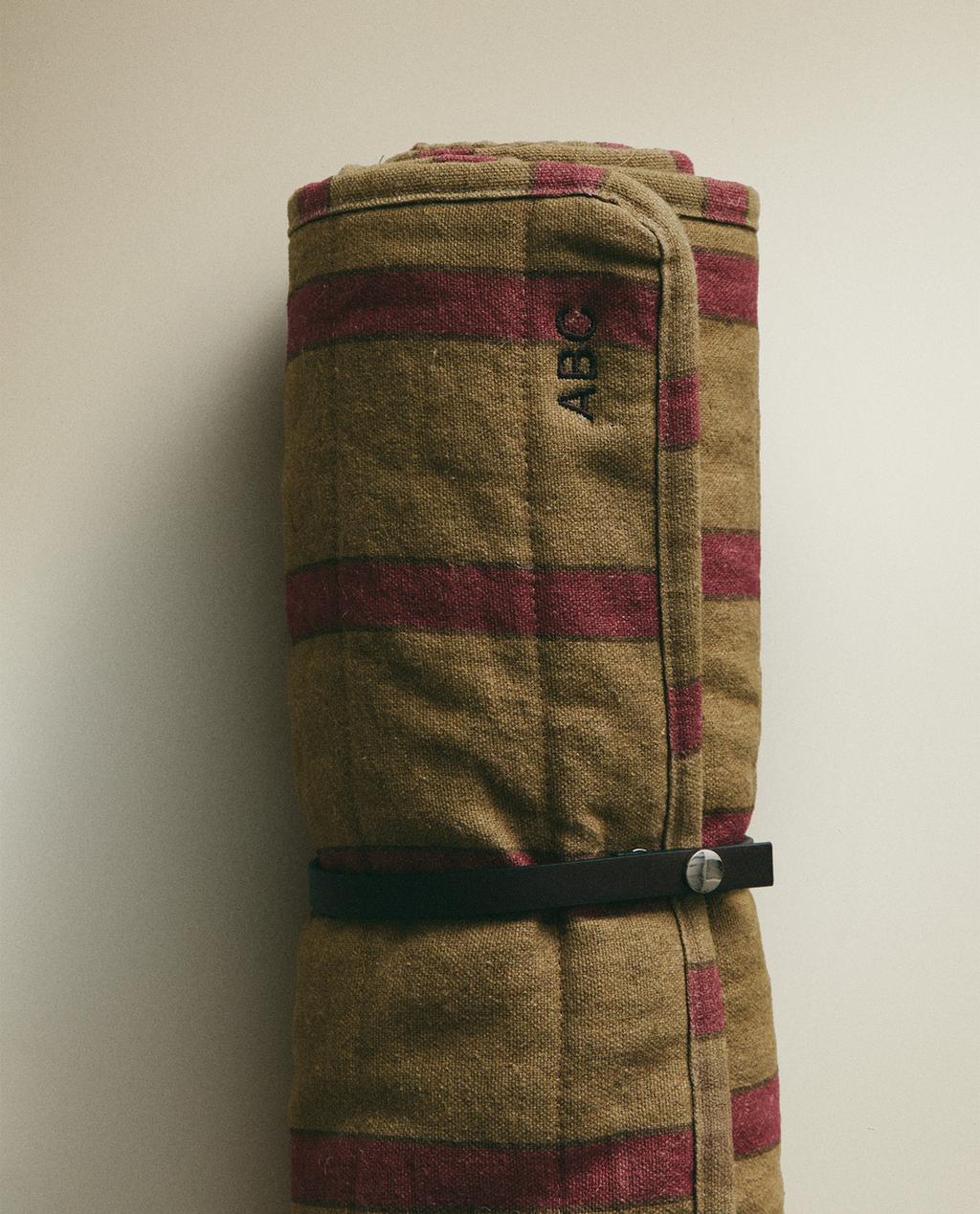 STRIPED ROLL-UP PET FLOOR BLANKET