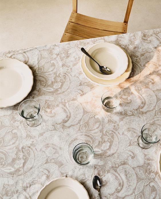 MANTEL RESINADO ESTAMPADO PAISLEY