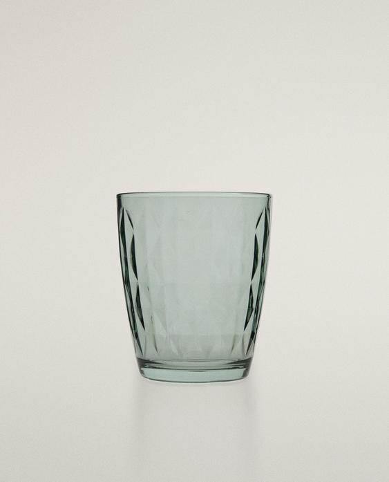 כוס עם עיצוב מעוינים בולט