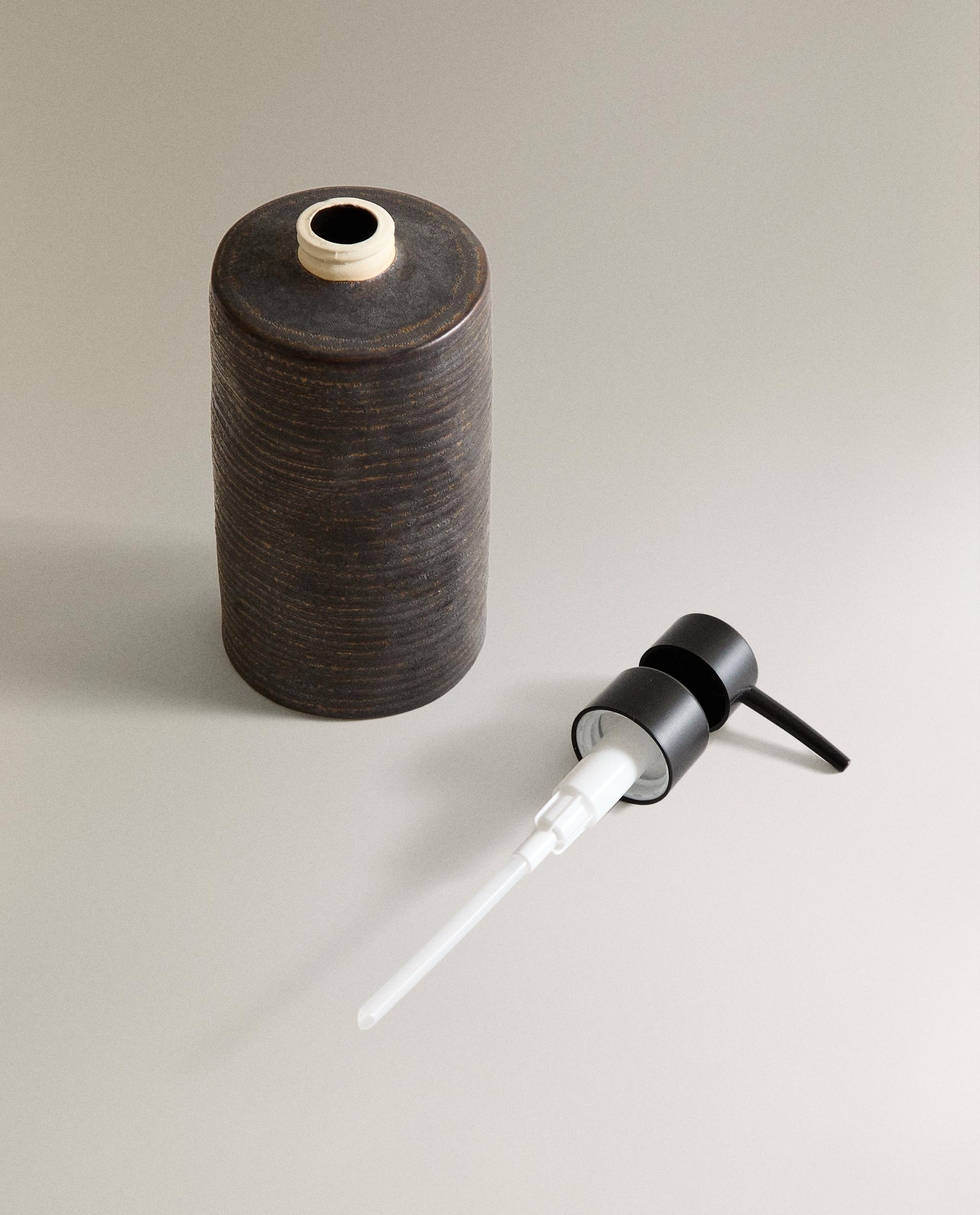 ZWARTE AARDEWERKEN ZEEPDISPENSER | Zara Home Nederland