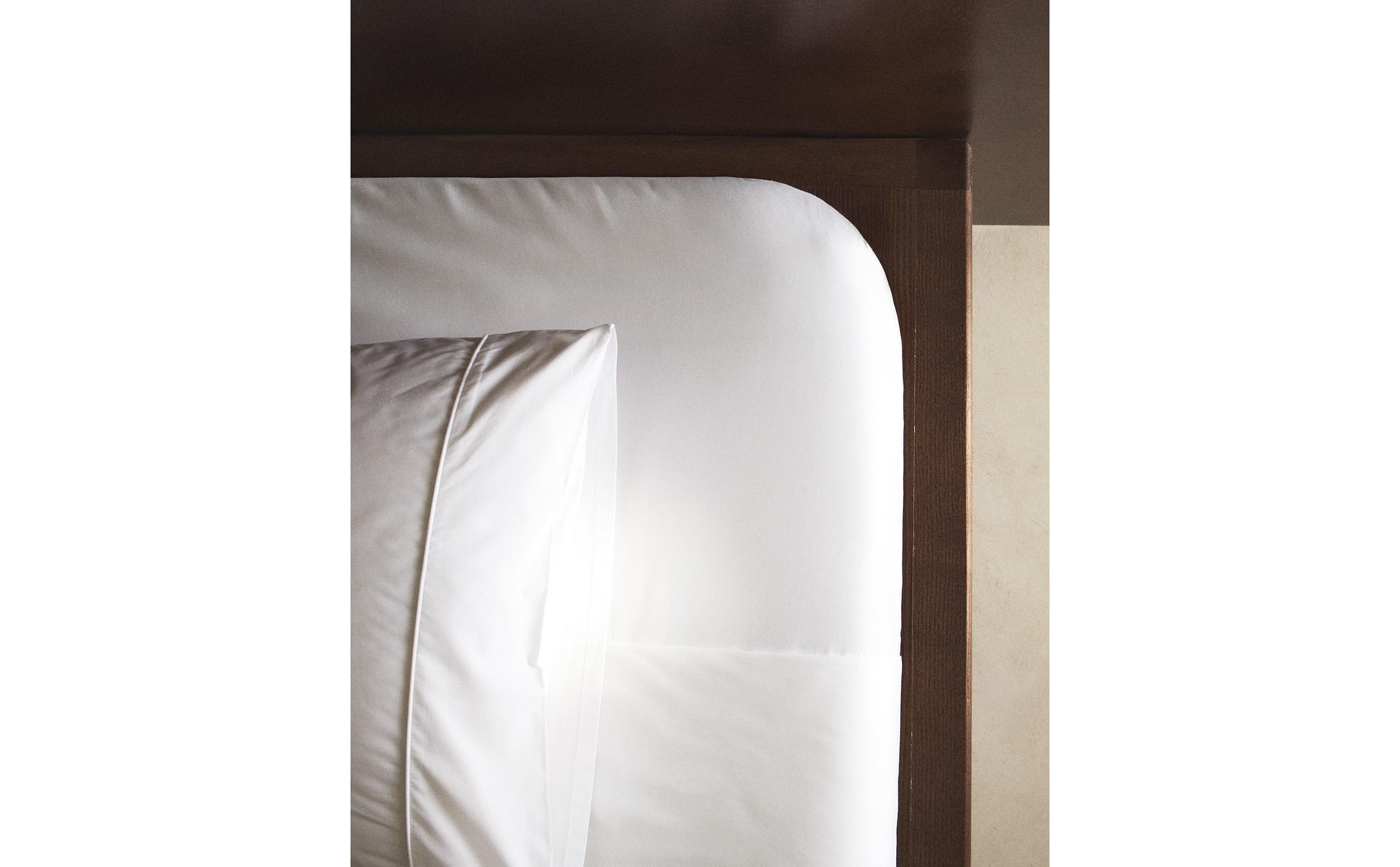 PERCALE FITTED SHEET | 40 CM HIGH (300 THREAD COUNT) product thumbnail 4