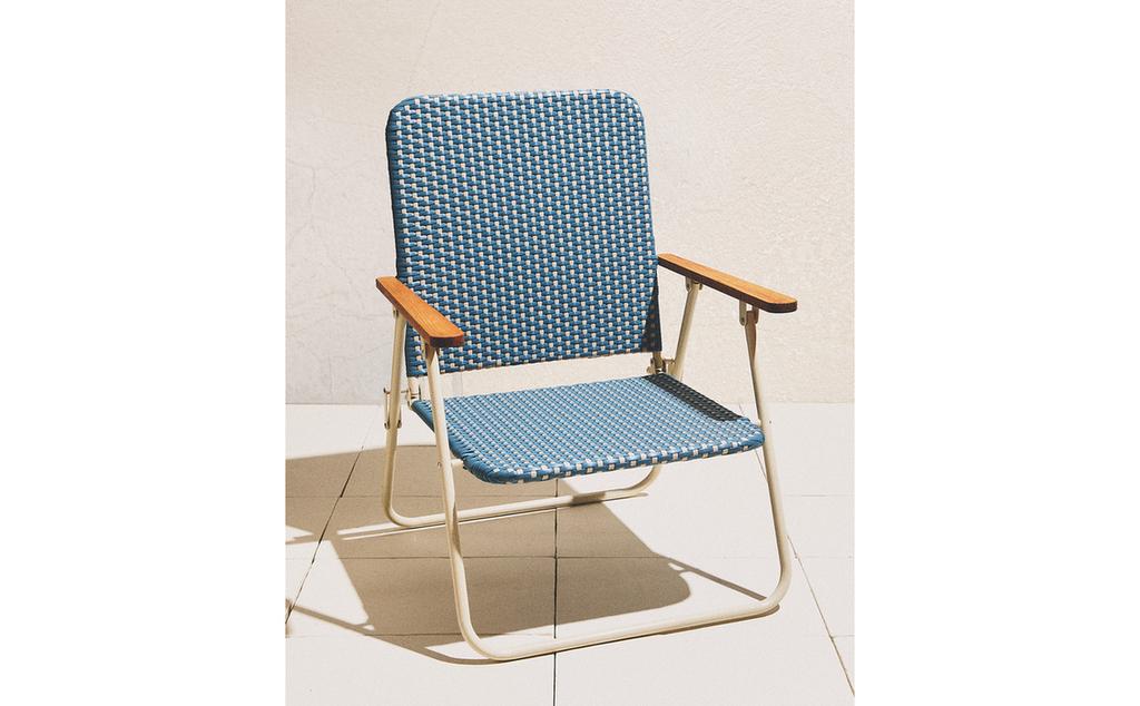 كرسي شاطئ بمساند خشبية للذراعين