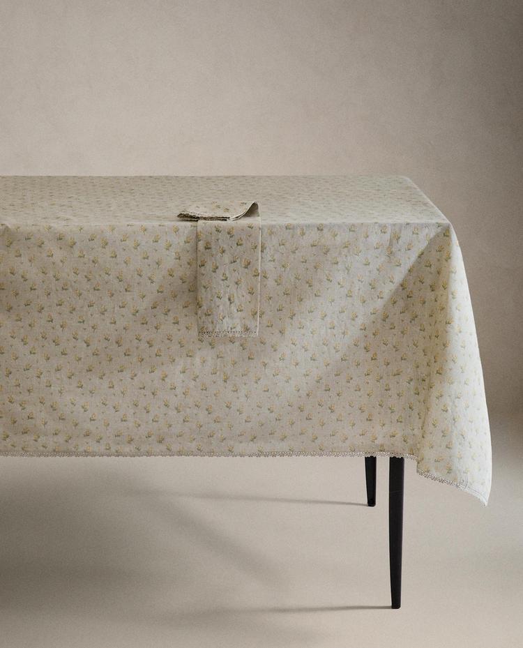 MANTEL FLOR SILVESTRE CON PUNTILLA